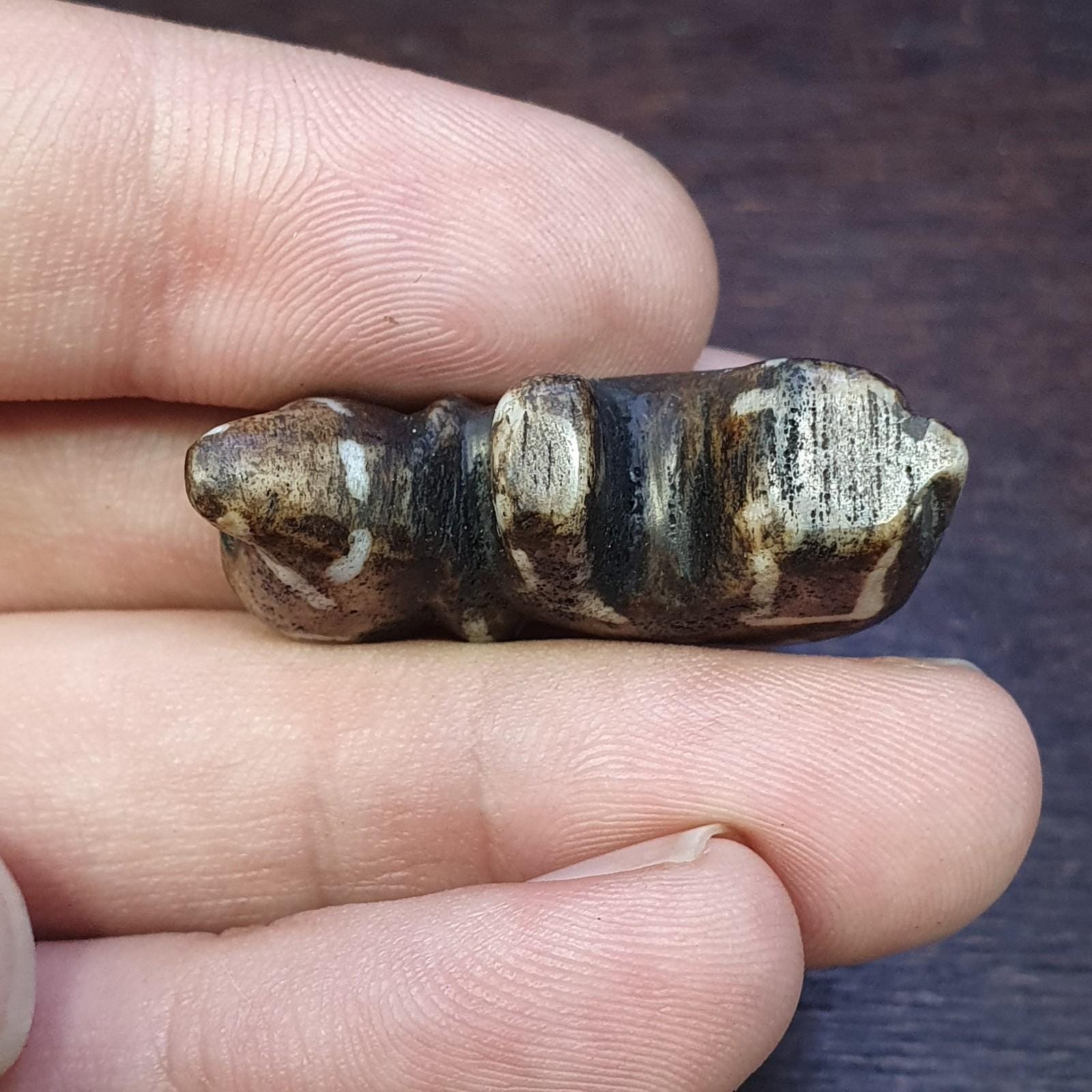 Animal elephant figurine pendent south asian old pumtek pyu bead necklace