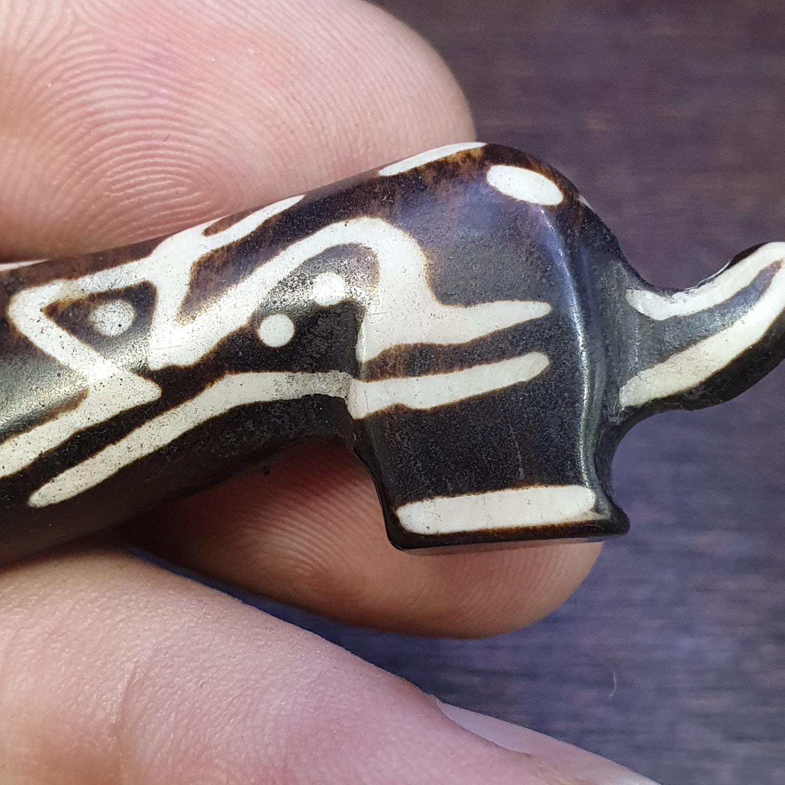 Animal figurine pendentsouth asian old pumtek pyu bead necklace