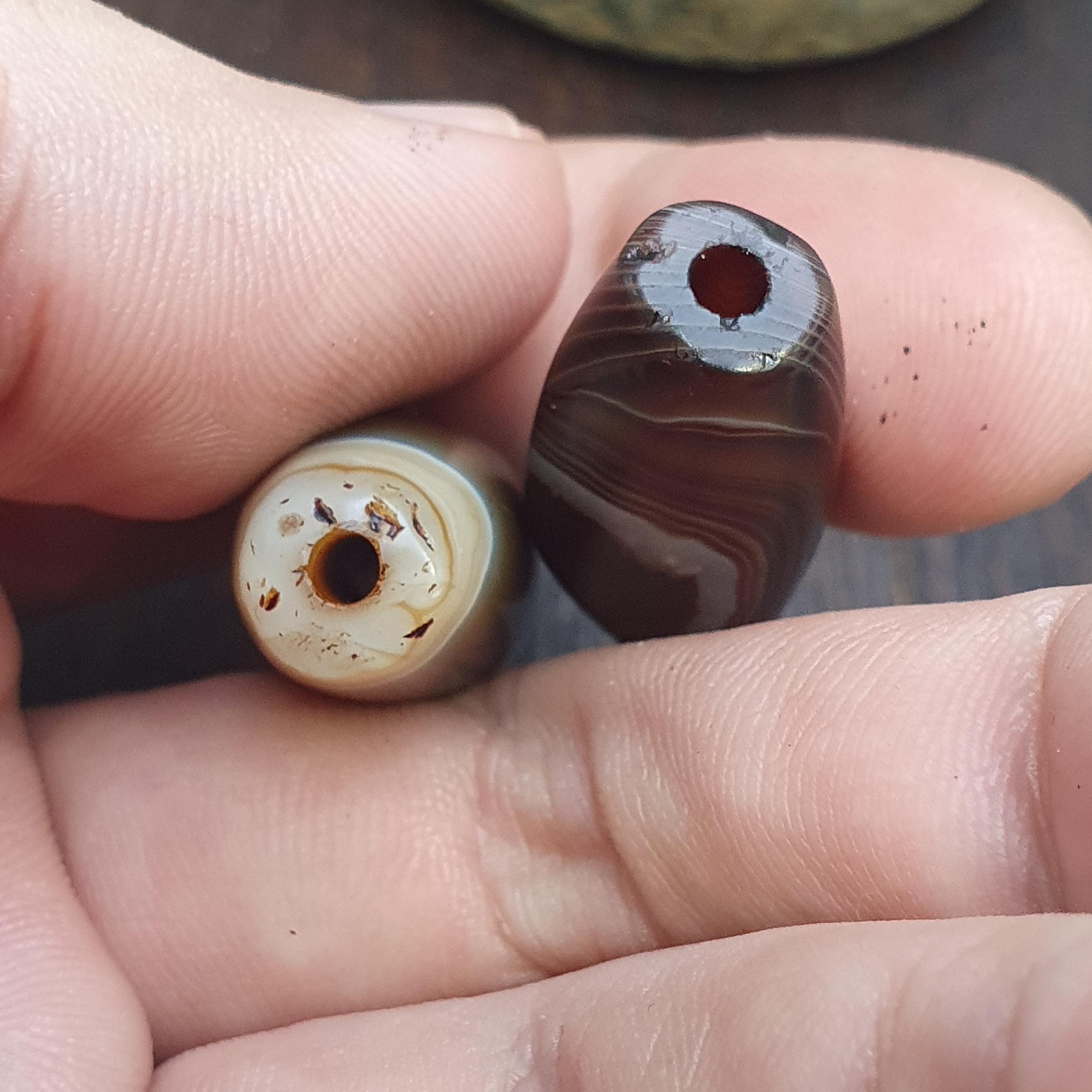 2 himalayan indo tibetan unique pattern agate beads suleimany eye agate amulet