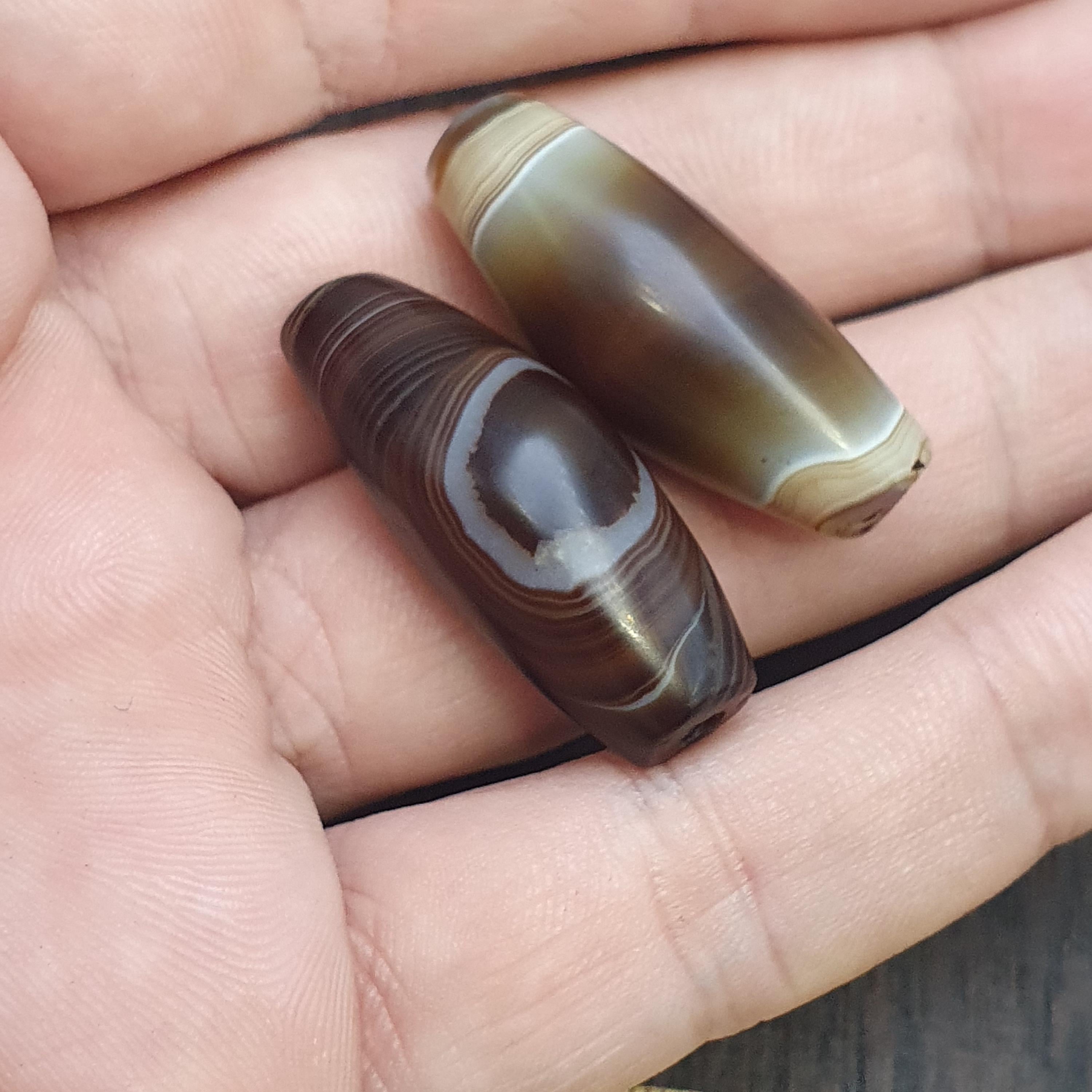 2 himalayan indo tibetan unique pattern agate beads suleimany eye agate amulet