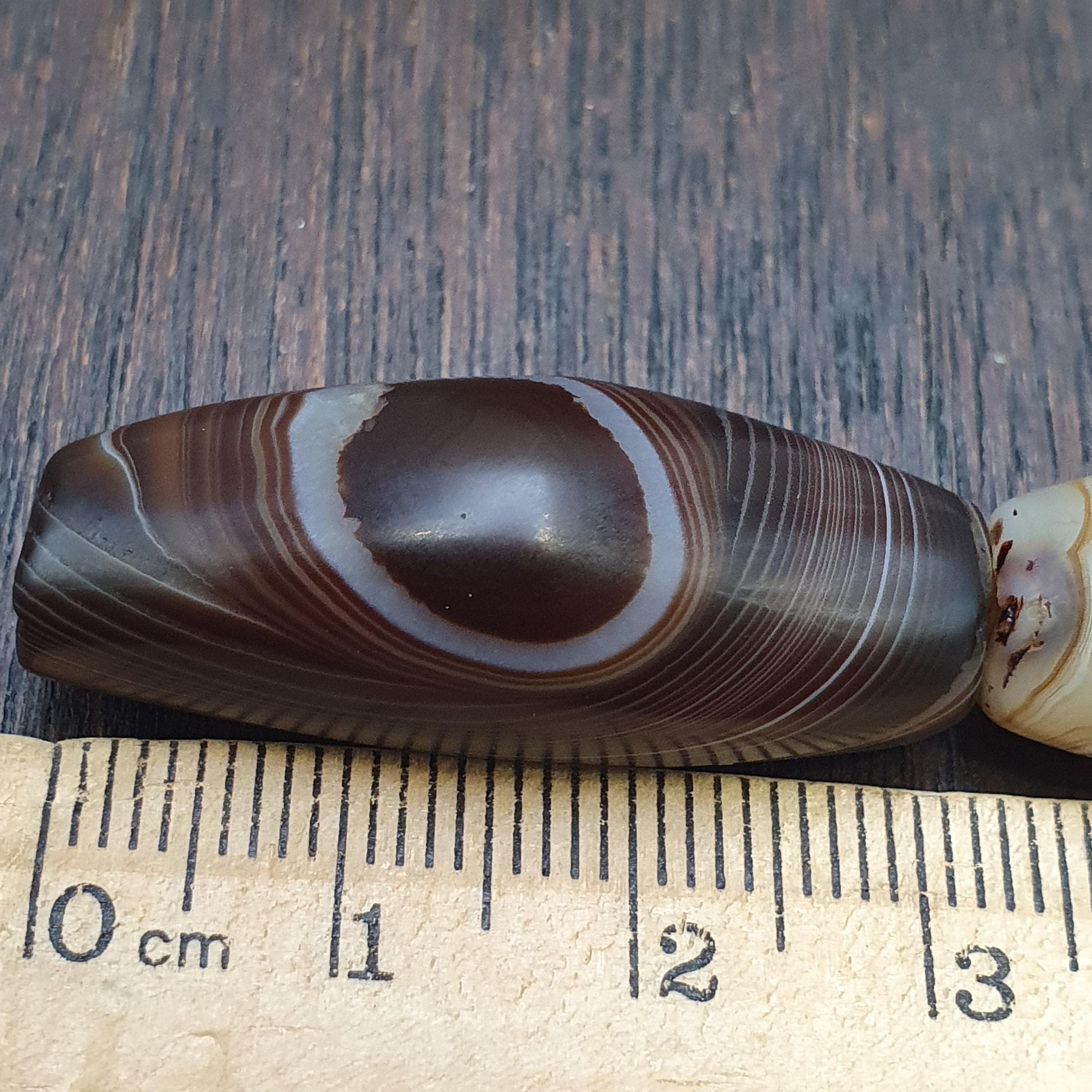 2 himalayan indo tibetan unique pattern agate beads suleimany eye agate amulet