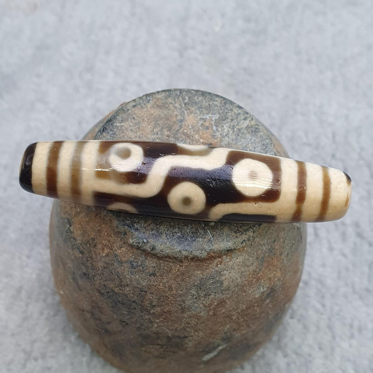 9 eyes unique pattern himalayan tibetan agate dzi bead amulet lucky charm bead