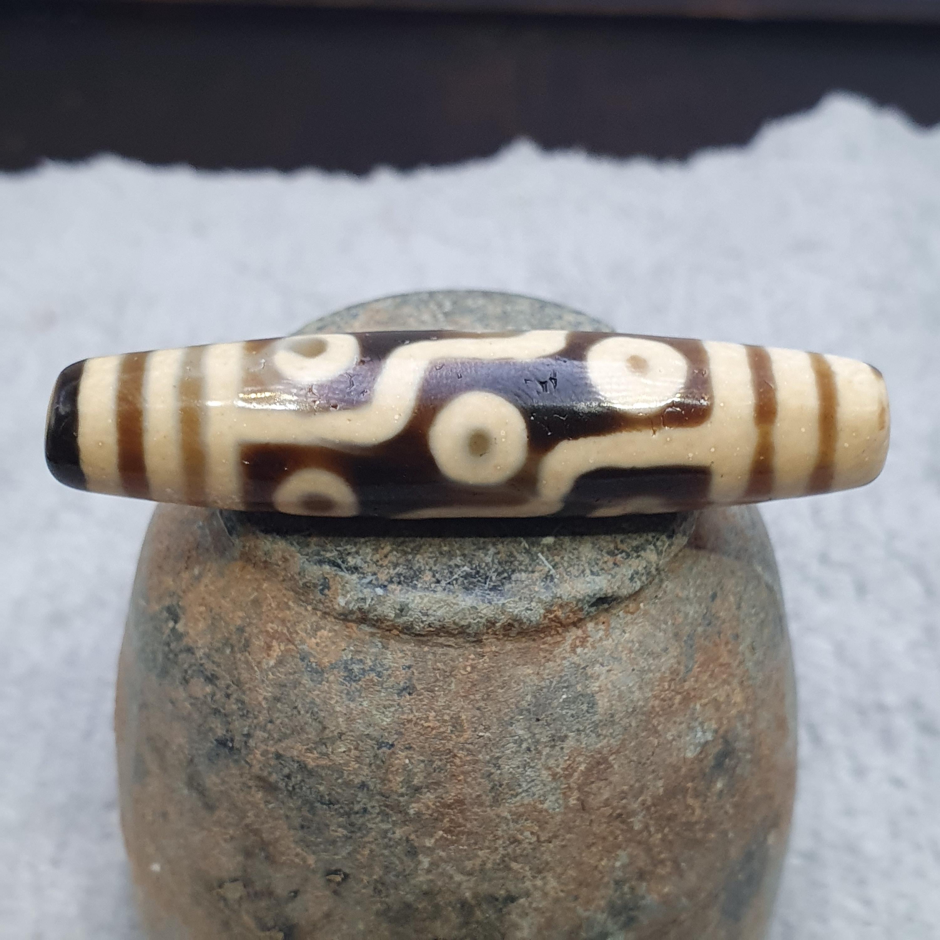 9 eyes unique pattern himalayan tibetan agate dzi bead amulet lucky charm bead