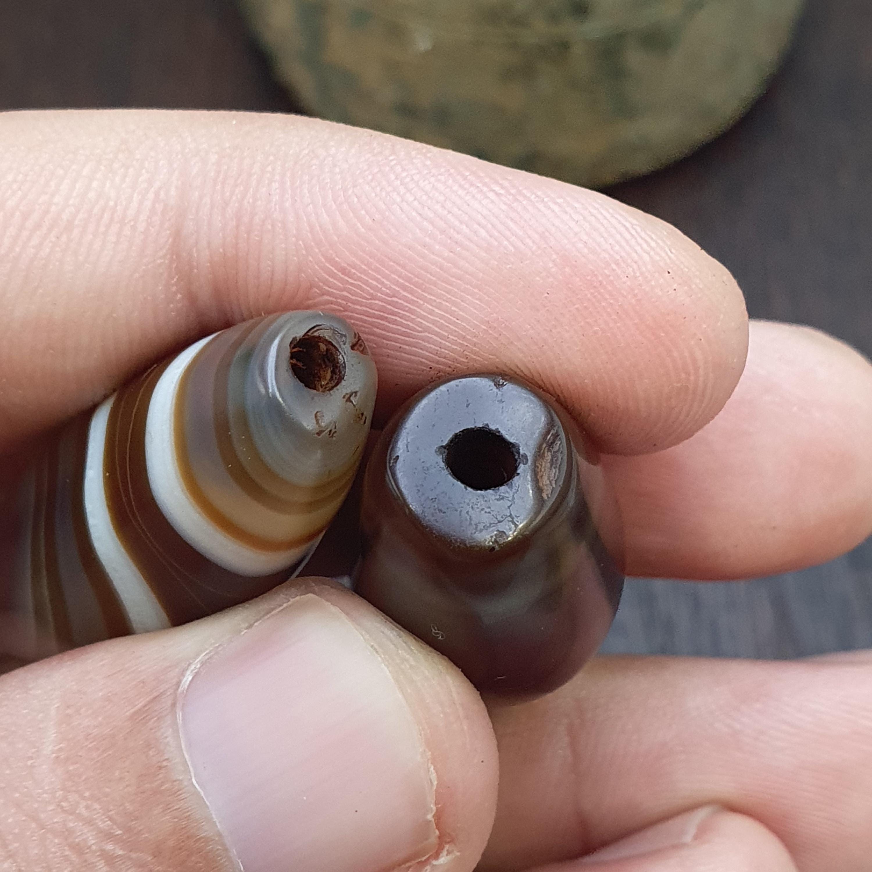2 himalayan indo tibetan unique pattern agate beads suleimany eye agate amulet