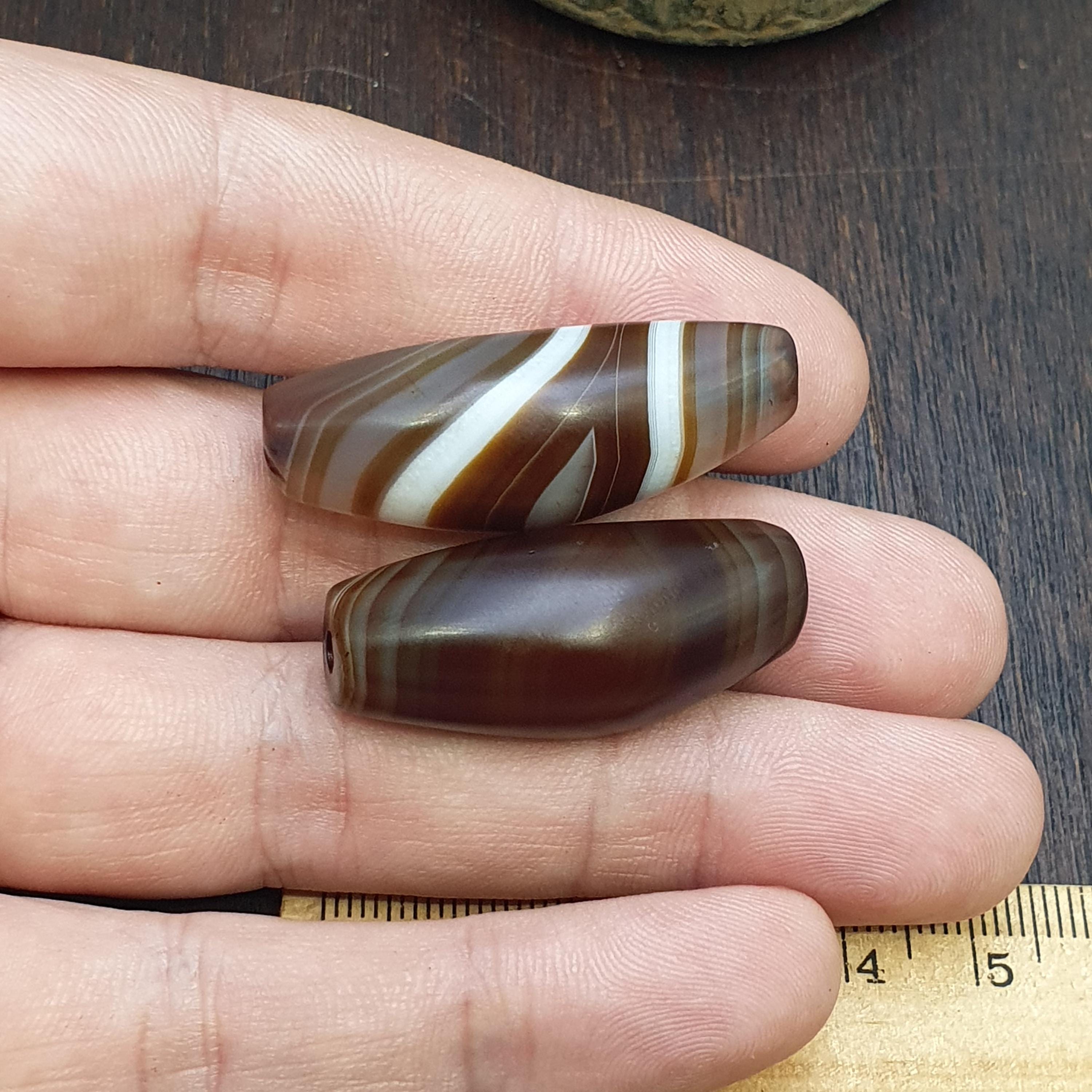 2 himalayan indo tibetan unique pattern agate beads suleimany eye agate amulet