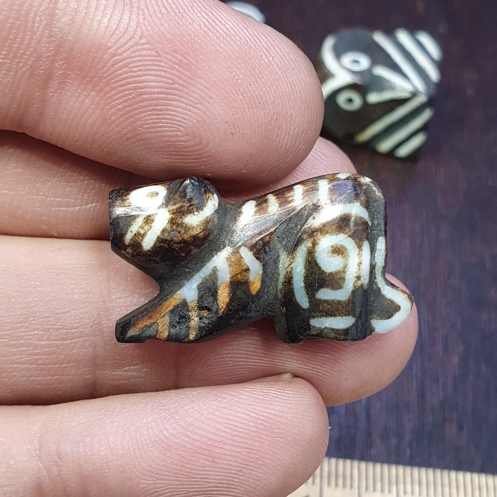 Lot 6 south asian burmese old pyu pumtek animal figurine stone beads pendants