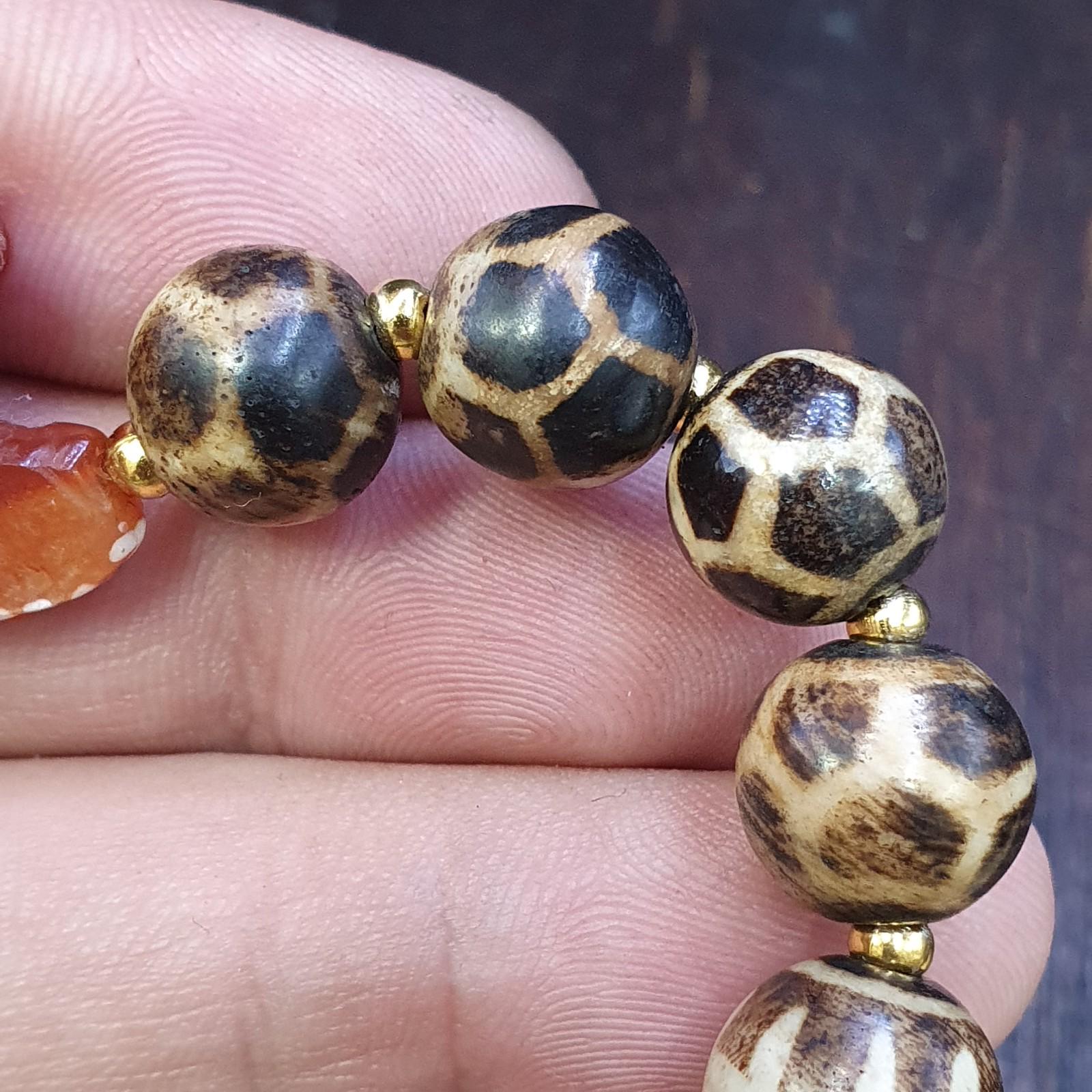 Antique tibetan agate animal figurine with burmeese pumtek beads bracelet