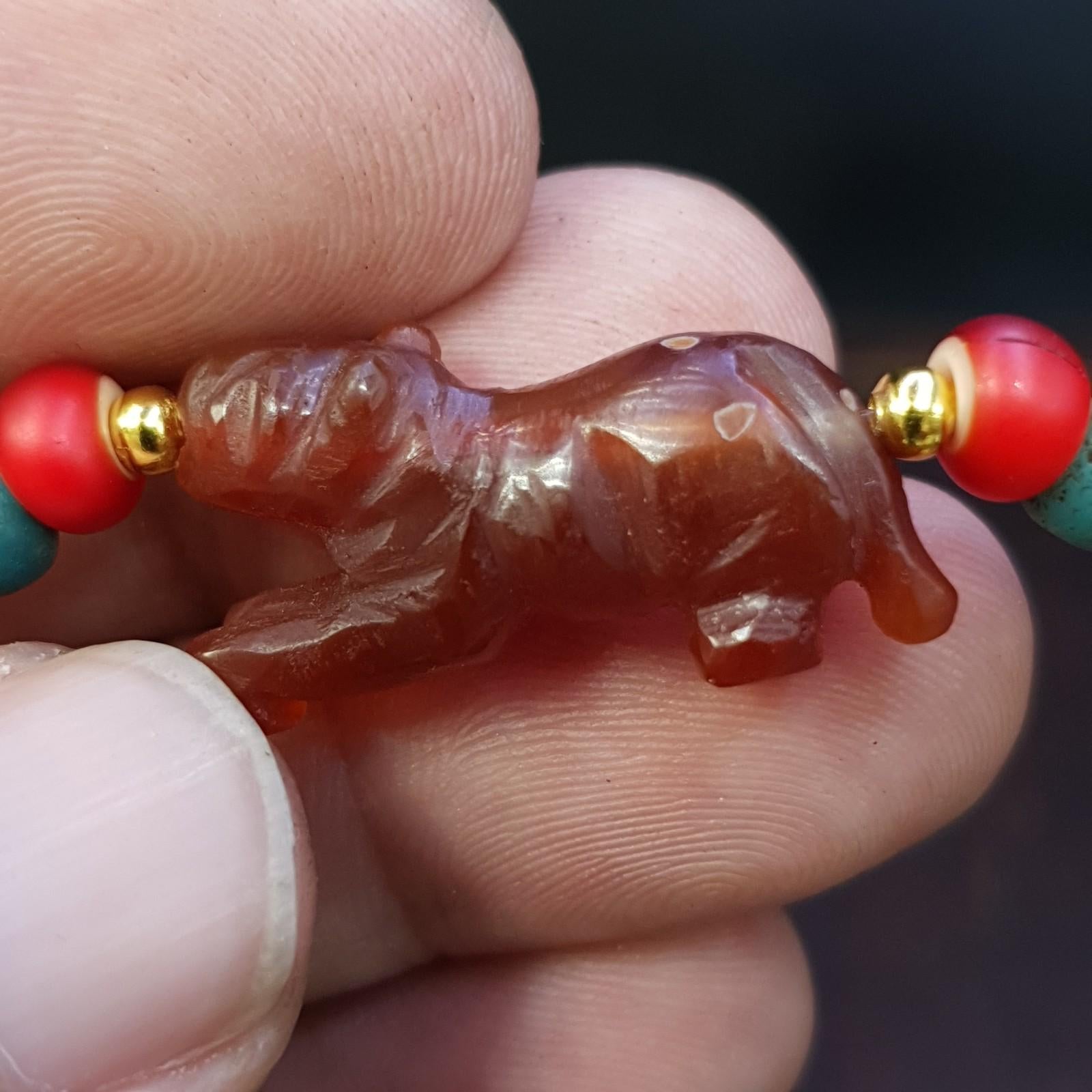 Antique tibetan agate animal lion figurine with whiteheart beads bracelet