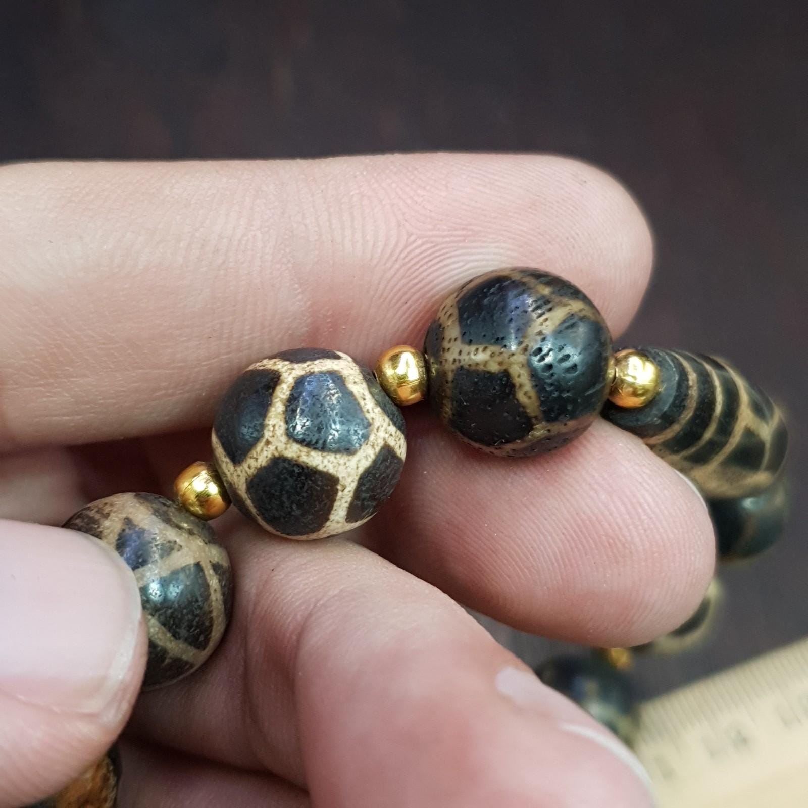 Antique south asian burmese pumtek pyu dzi pattern beads bracelet