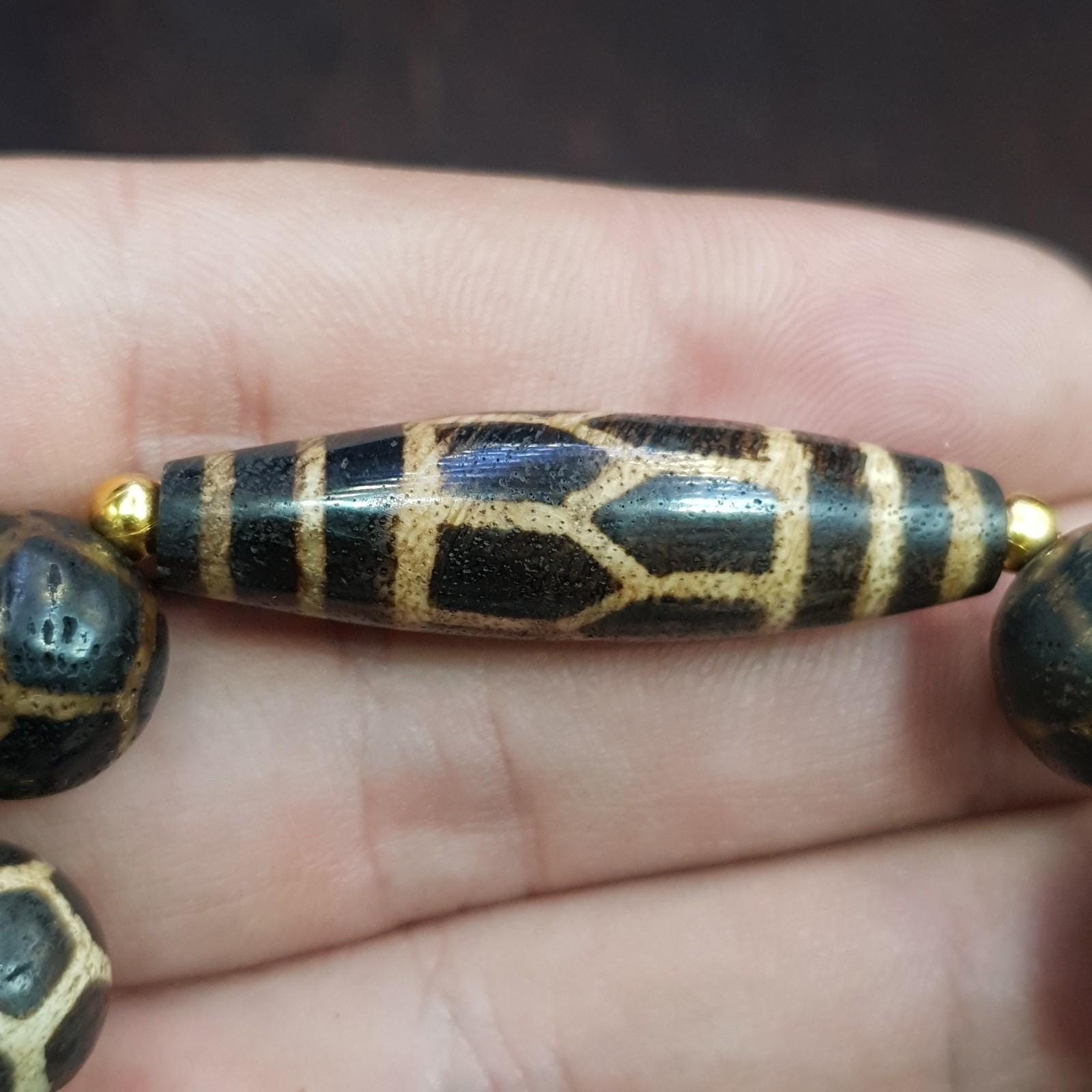 Antique south asian burmese pumtek pyu dzi pattern beads bracelet