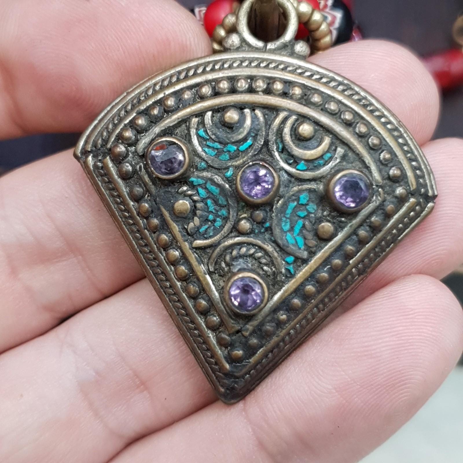 Venetian Whiteheart Chevron Bead Necklace: Amethyst Turquoise Pendant