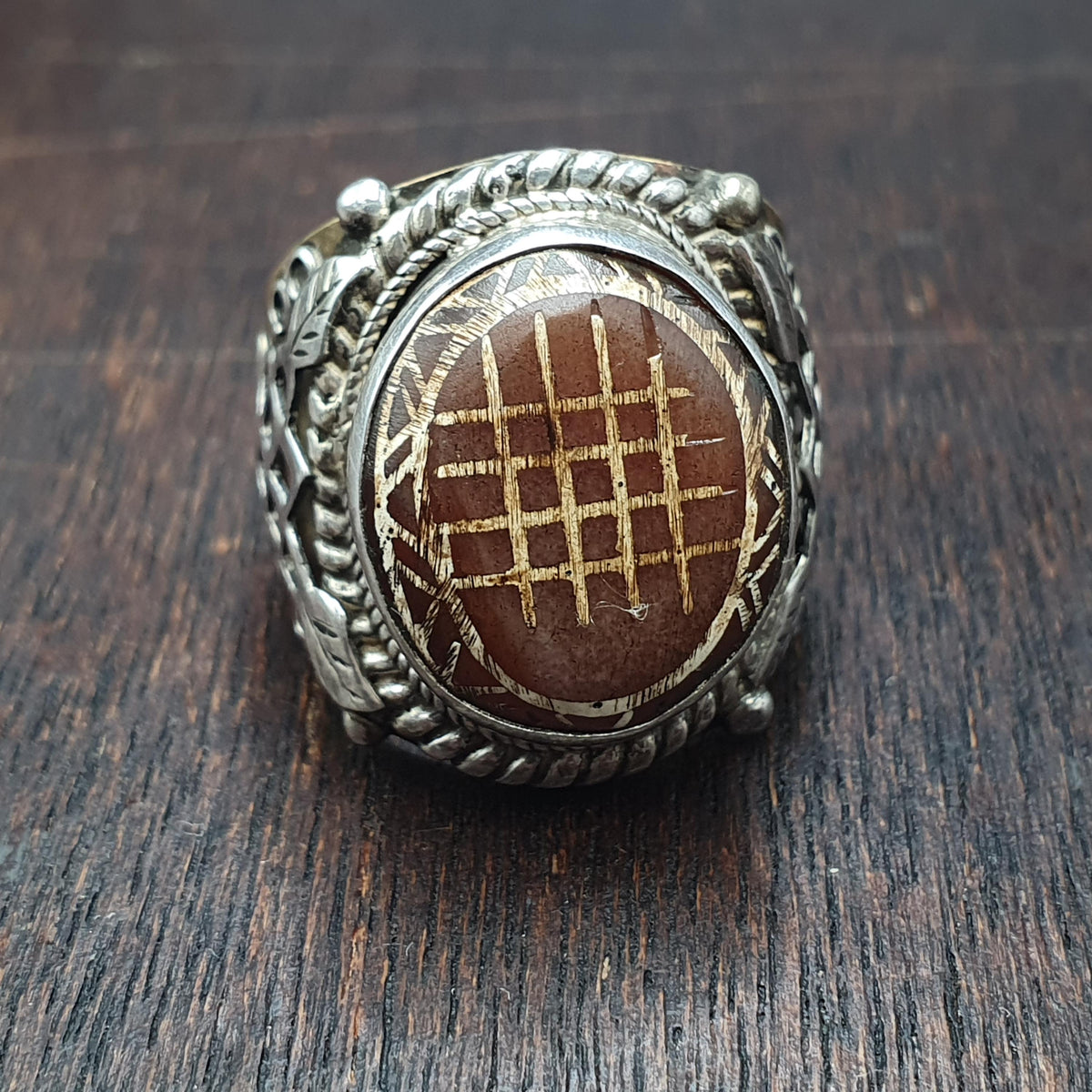 Antique tibetan etched agate center stone silver inlay gold plated brass ring