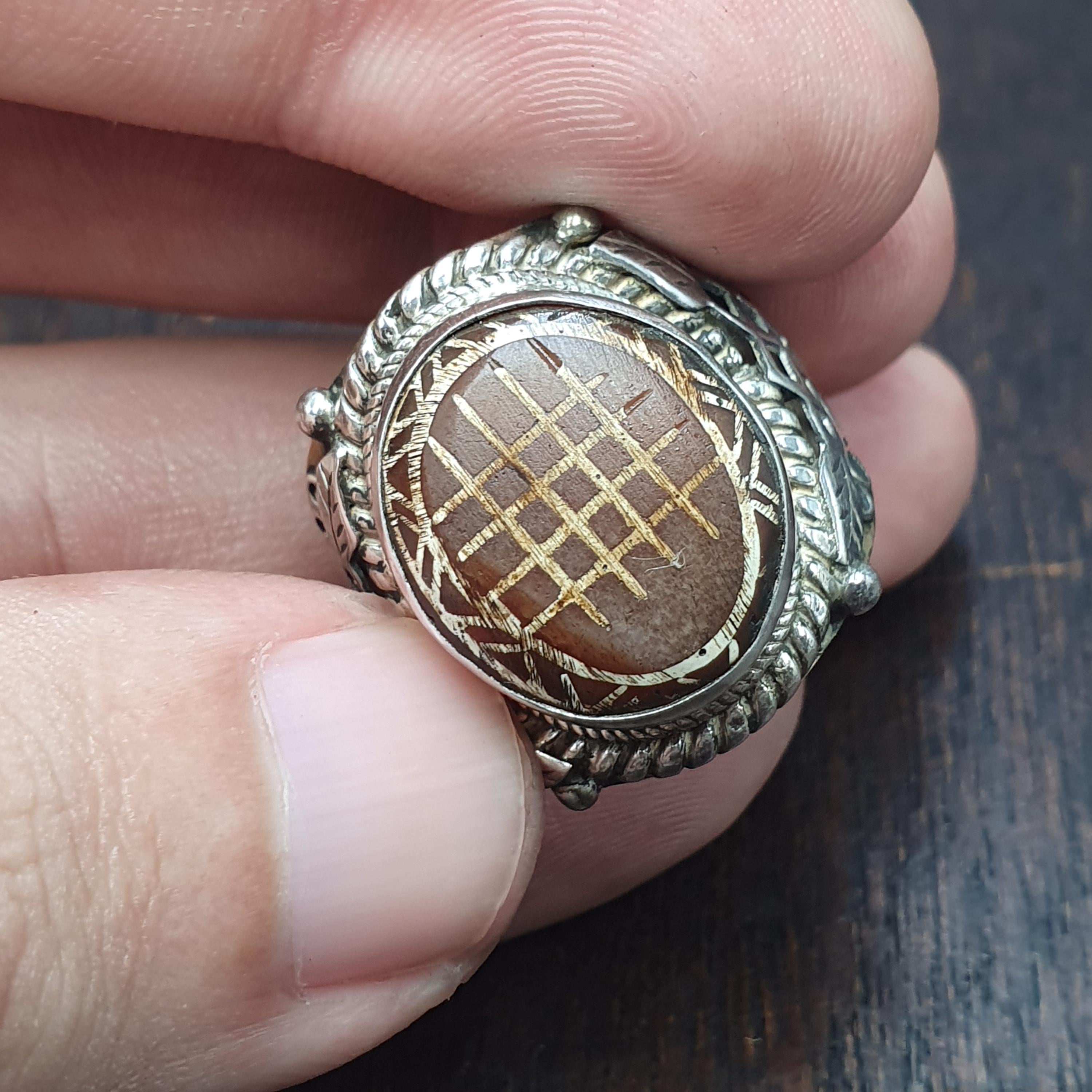 Antique tibetan etched agate center stone silver inlay gold plated brass ring