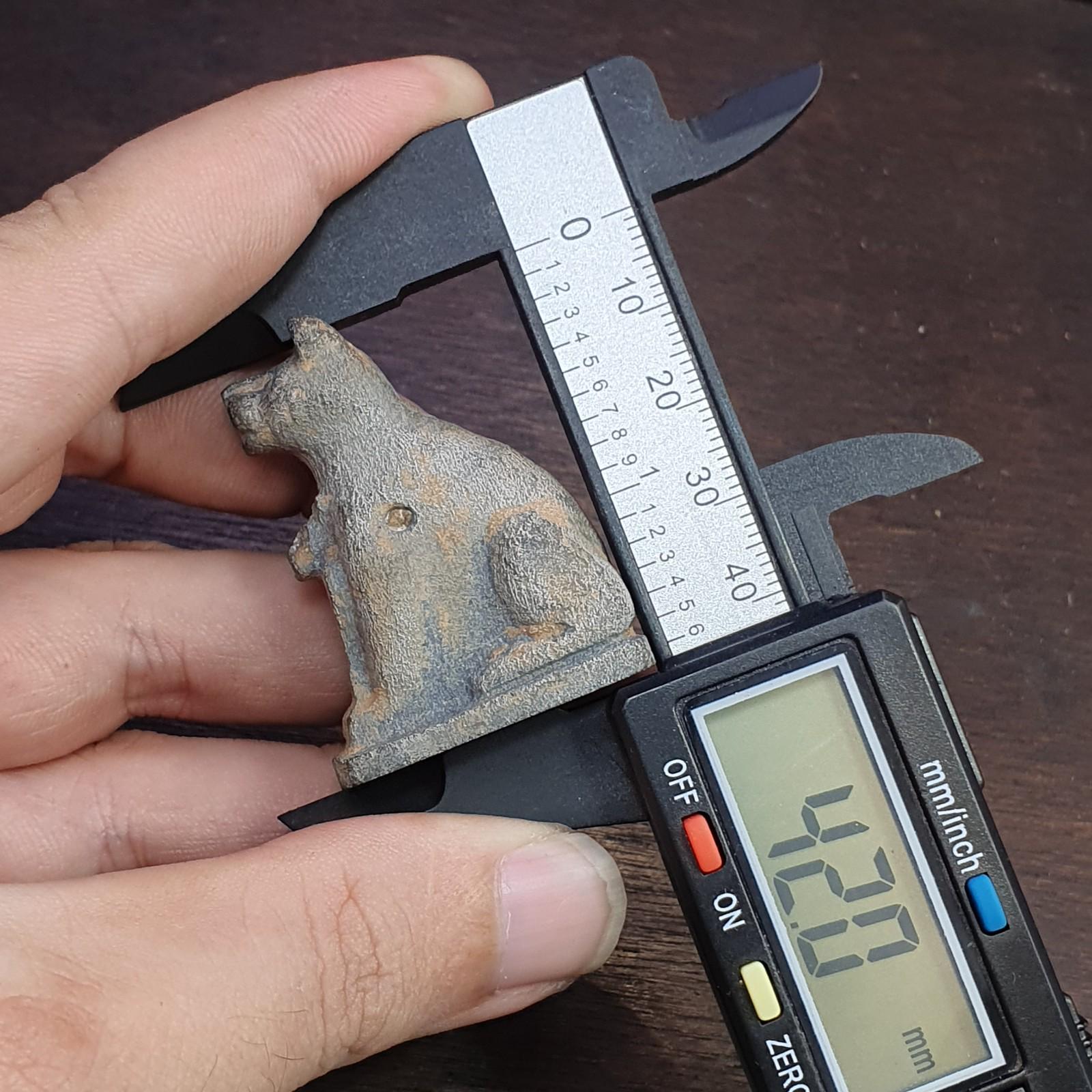 Antique stone animal figurine mysterious cats animals bead amulet