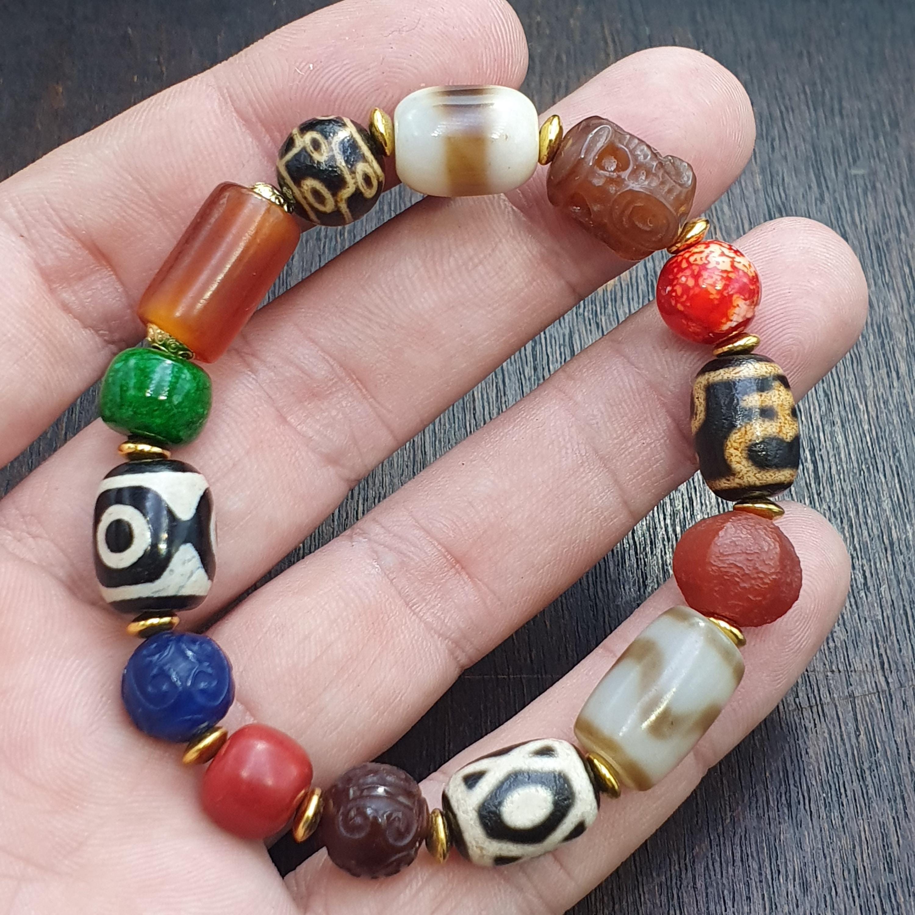 Tibetan Dzi Agate Bead Bracelet – Vintage Nepalese Spiritual Motifs