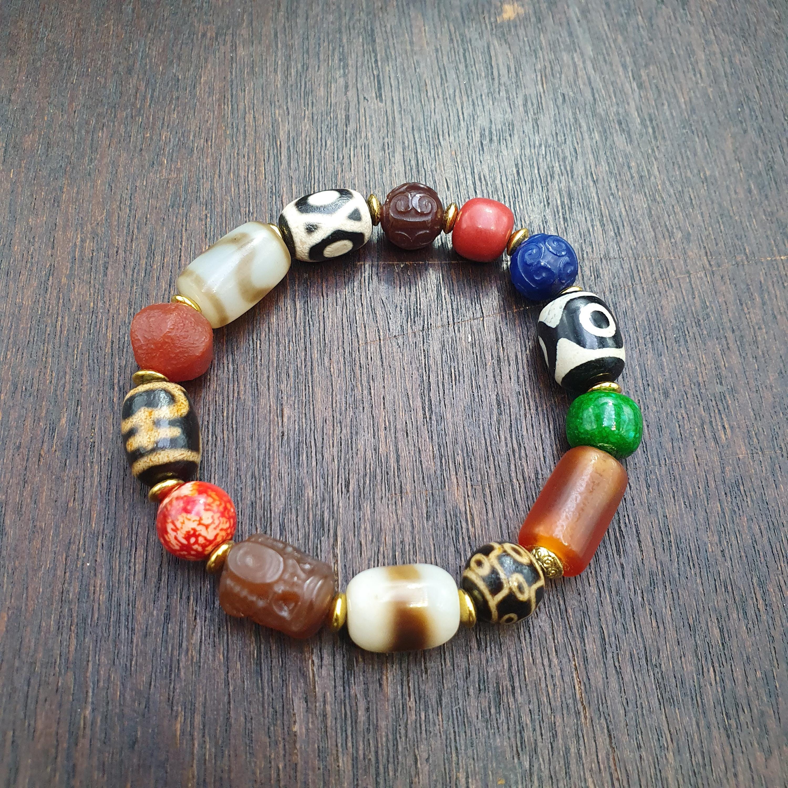 Tibetan Dzi Agate Bead Bracelet – Vintage Nepalese Spiritual Motifs