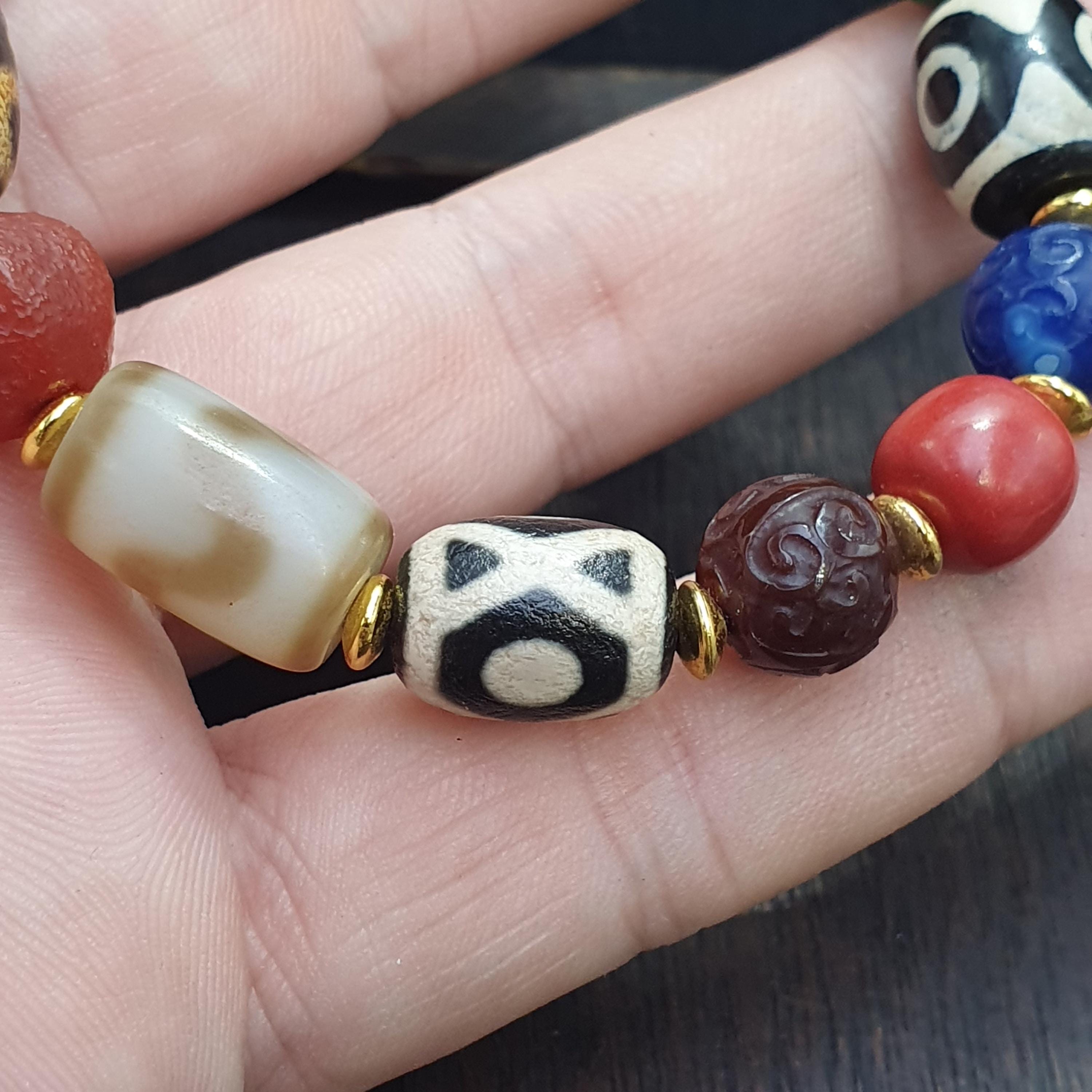 Tibetan Dzi Agate Bead Bracelet – Vintage Nepalese Spiritual Motifs
