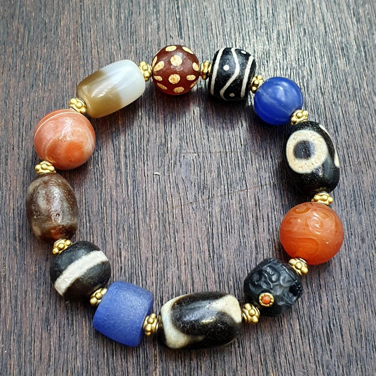 Tibetan Dzi Agate Bead Bracelet – Nepalese Spiritual Motifs