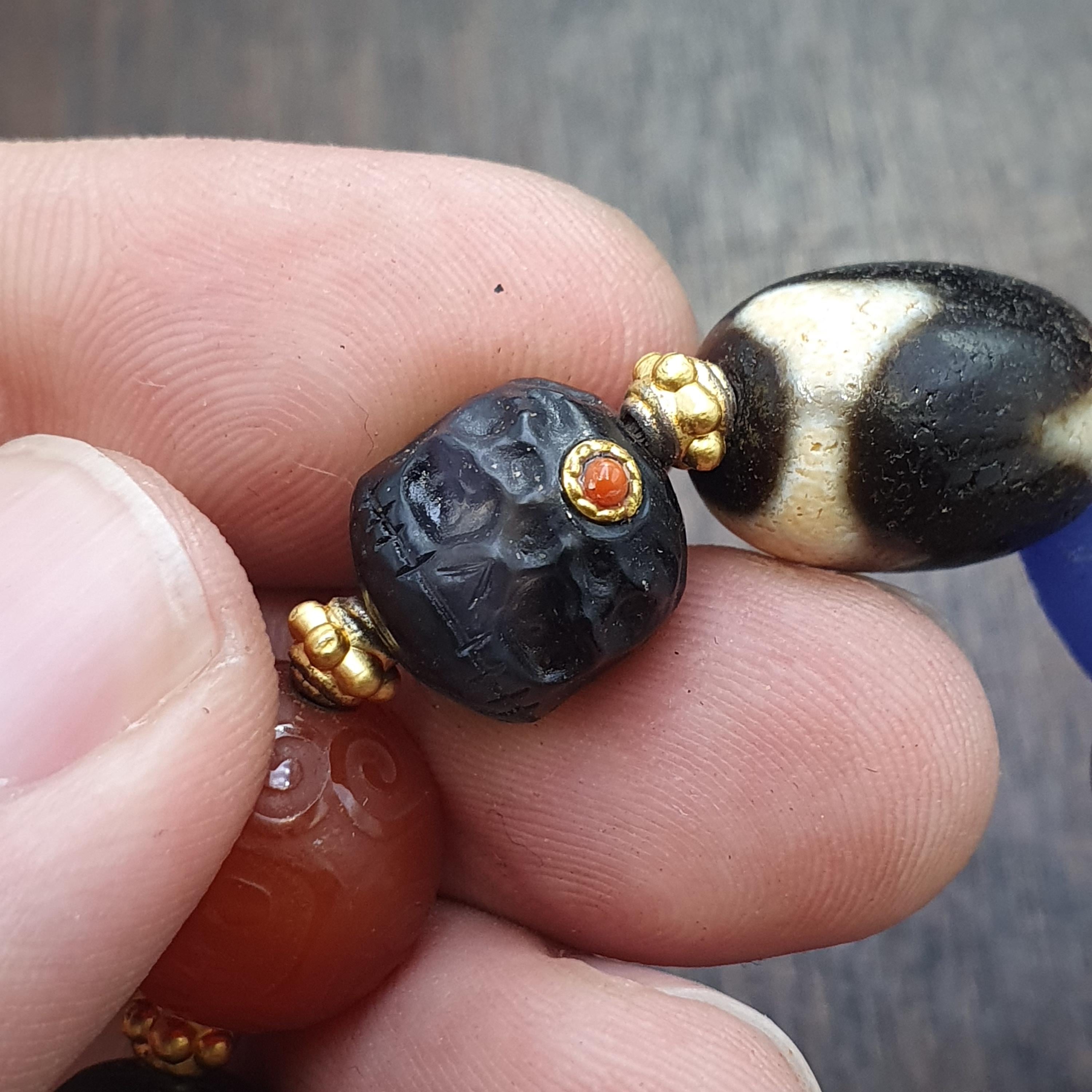 Tibetan Dzi Agate Bead Bracelet – Nepalese Spiritual Motifs