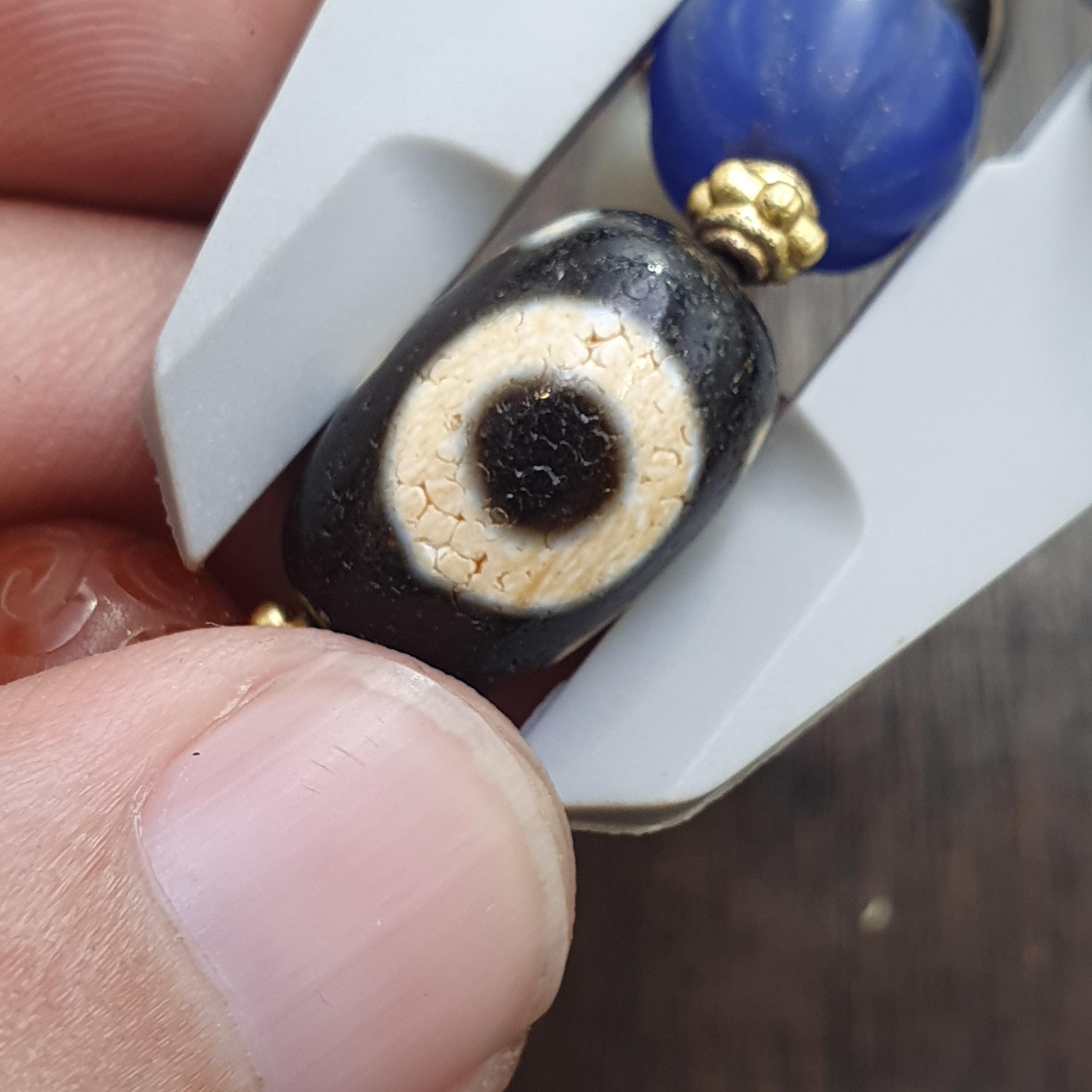 Tibetan Dzi Agate Bead Bracelet – Nepalese Spiritual Motifs