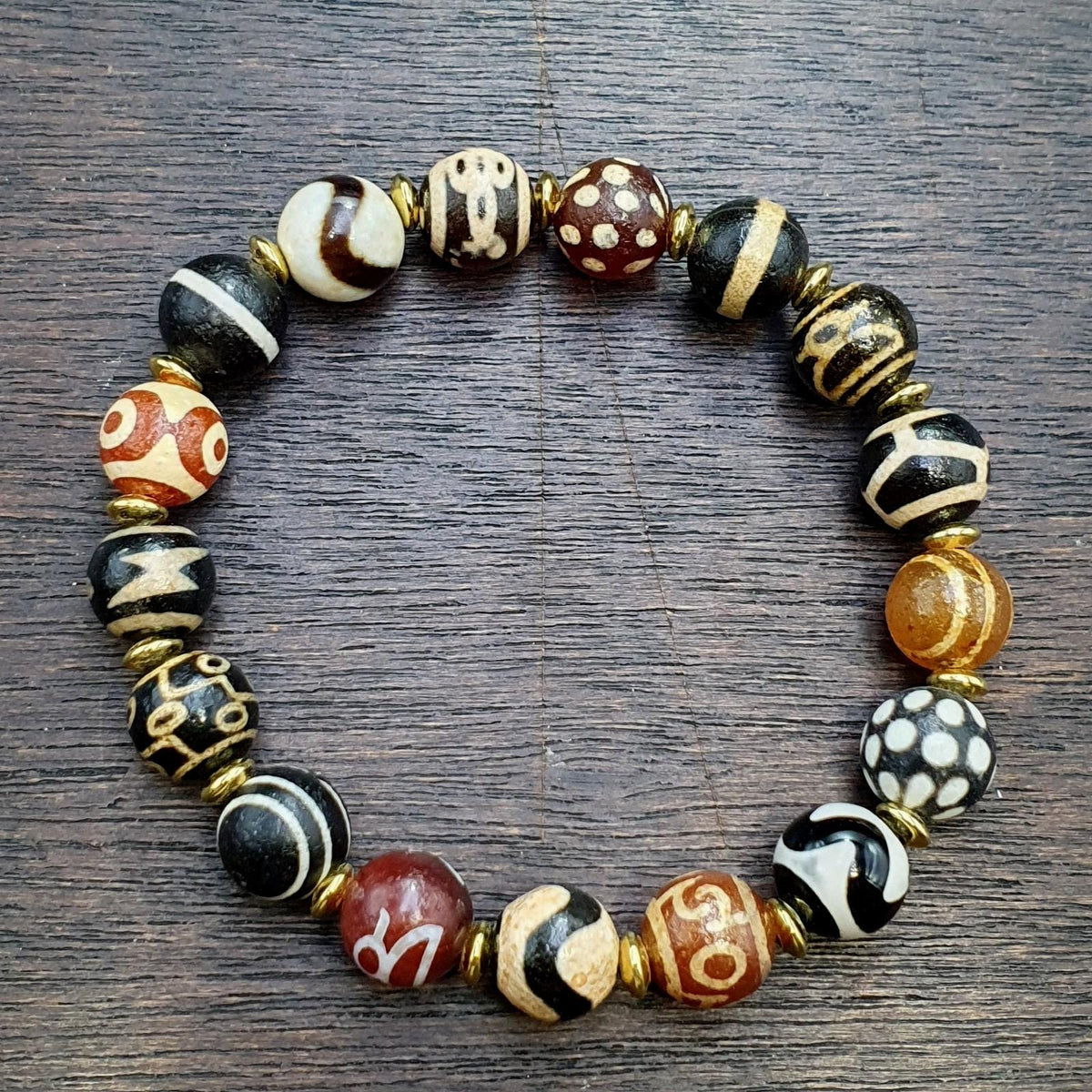 Tibetan dzi beads agate - protective symbols - spiritual beads bracelet