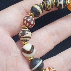 Tibetan dzi beads agate - protective symbols - spiritual beads bracelet