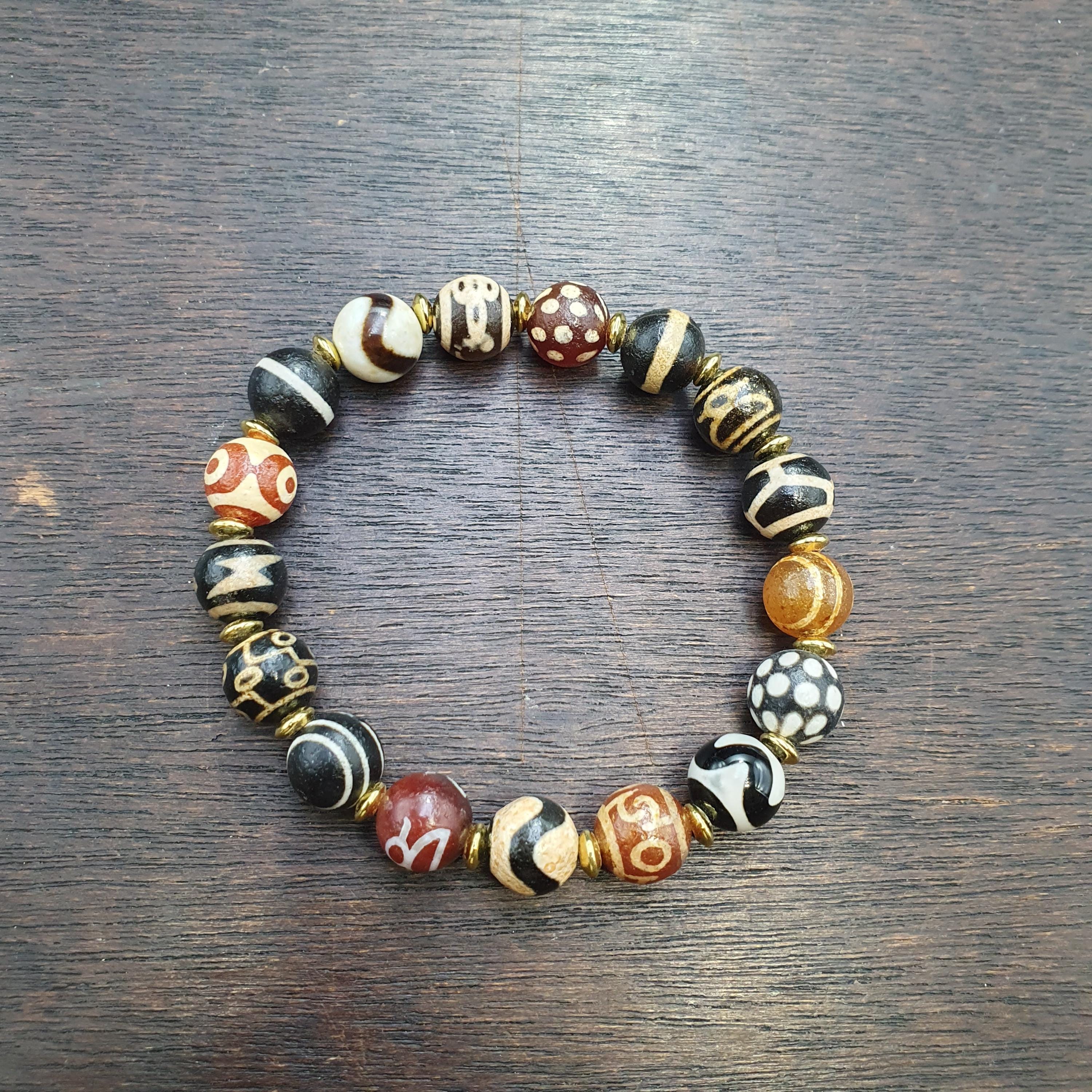 Tibetan dzi beads agate - protective symbols - spiritual beads bracelet