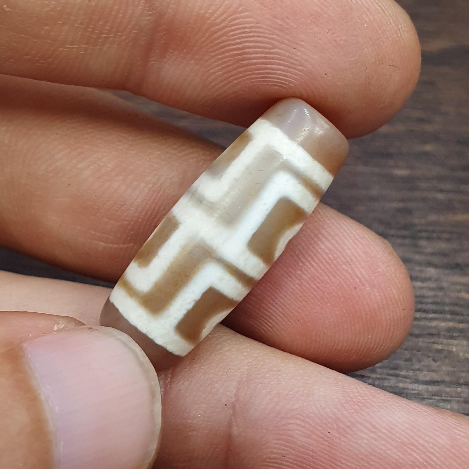 4 eyes old himalayan indo tibetan pinkish agate dzi bead rare pattern