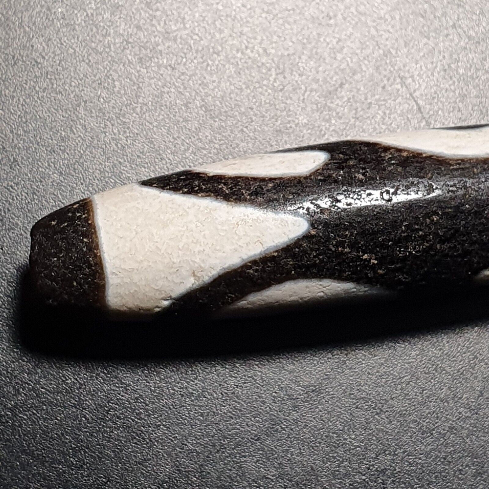 Himalayan tibetan dzi s pattern spiritual amulet mala bead unique beads