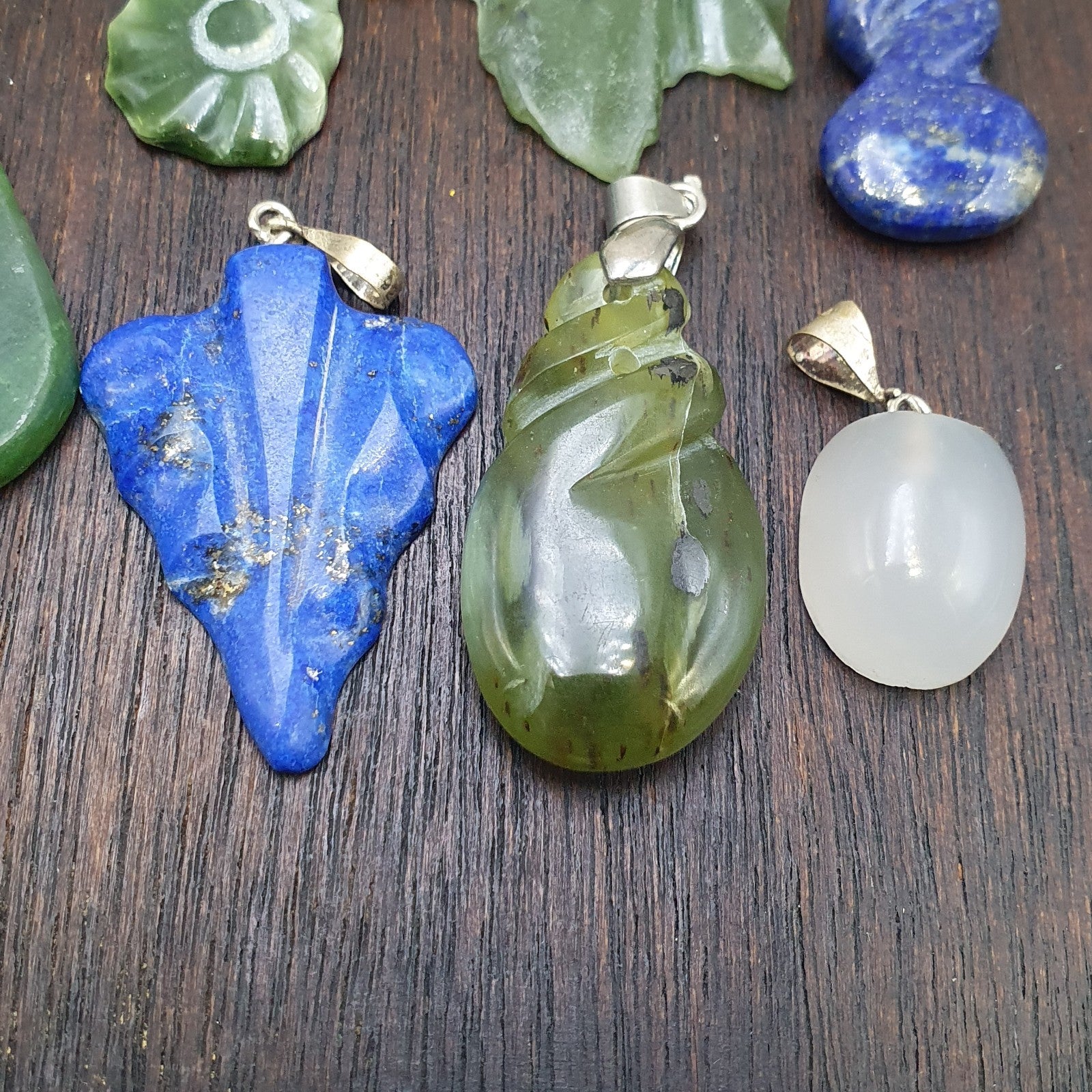 Lot 15 Pendants Lapis lazuli, Jade, jasper, Quartz hand carved Pendants necklace