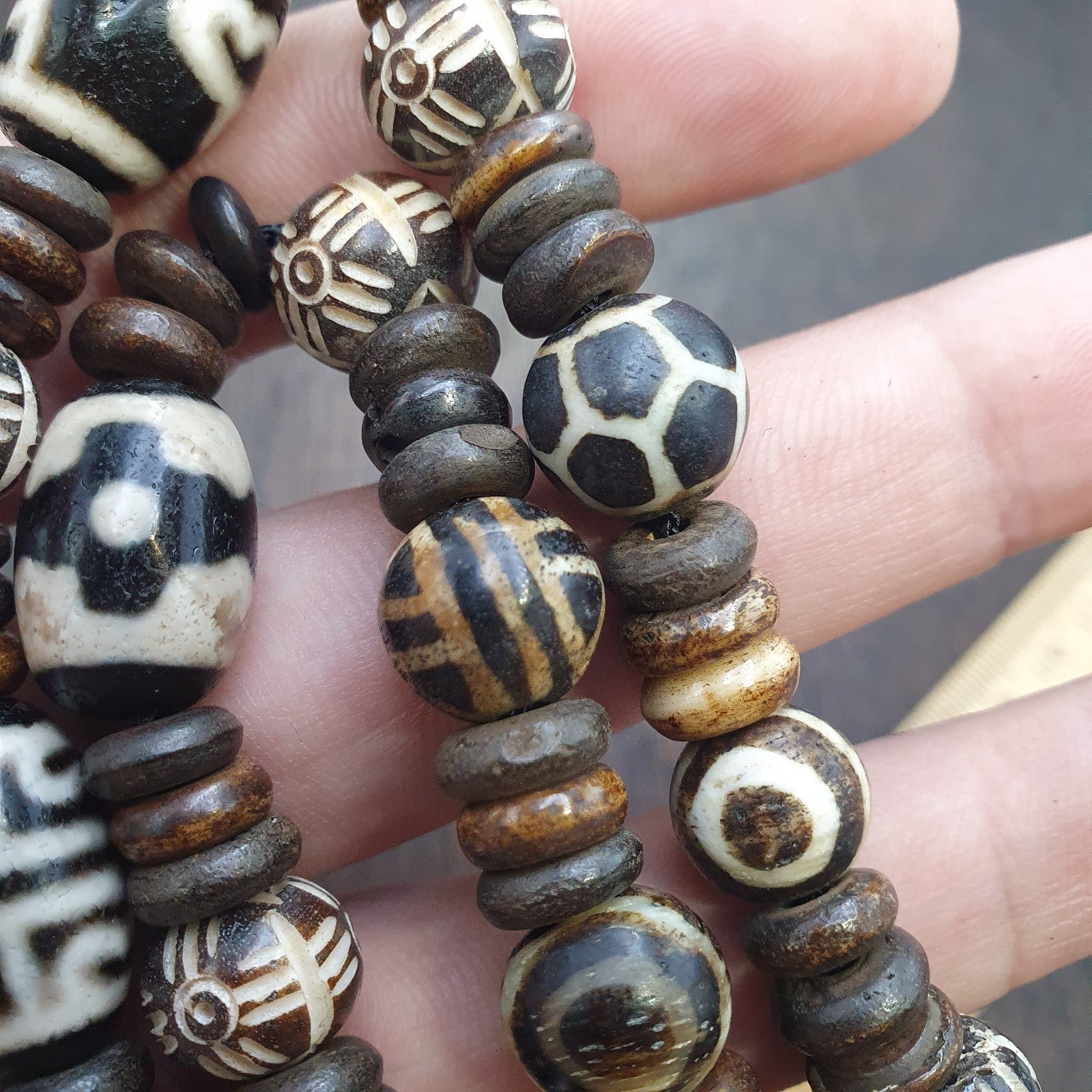HIMALAYAN Indo Tibetan 5 Dzi Agate beads pumtek carving yak bone beaded necklace