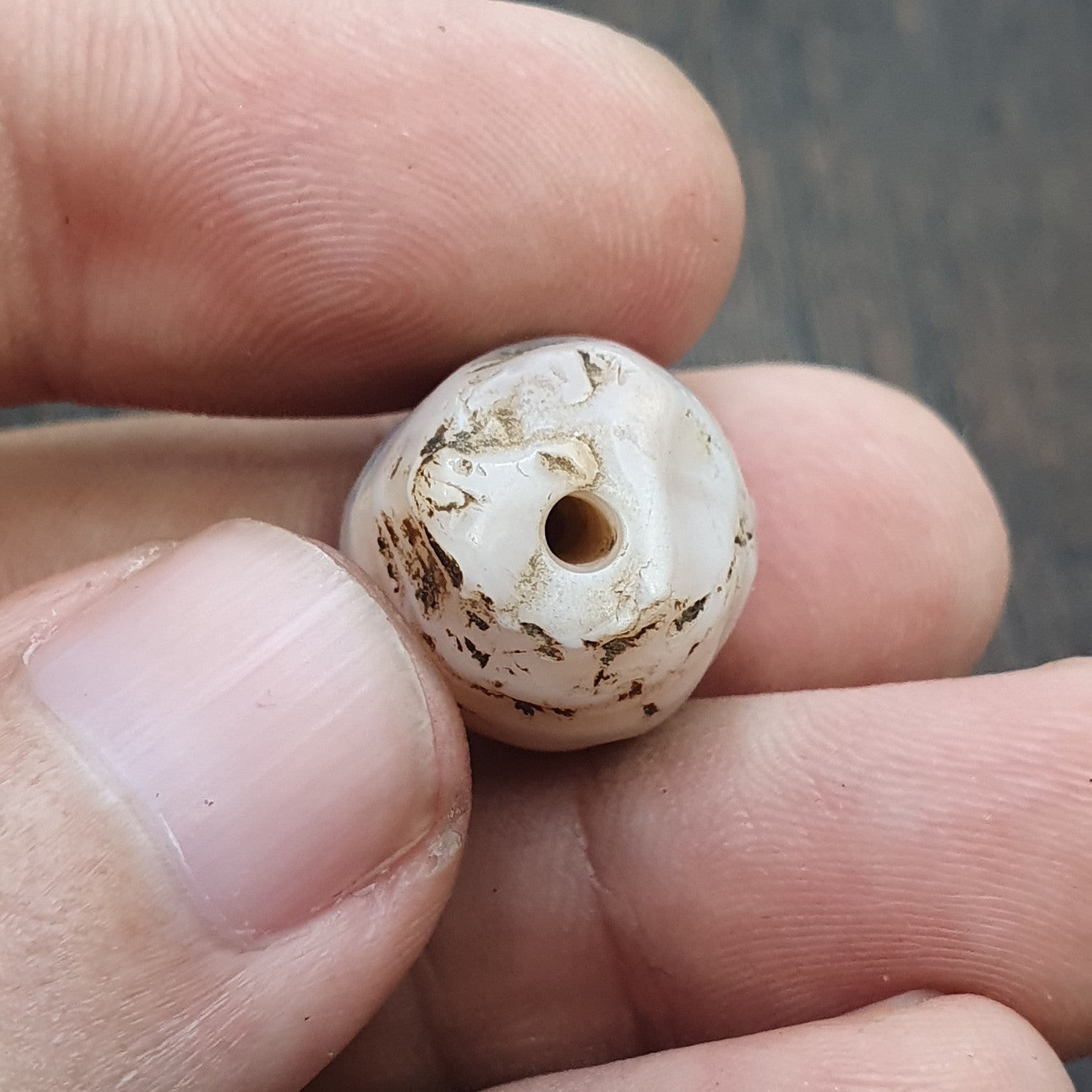 Ancient Middle eastern Yemeni African agate bead 1000+ years old