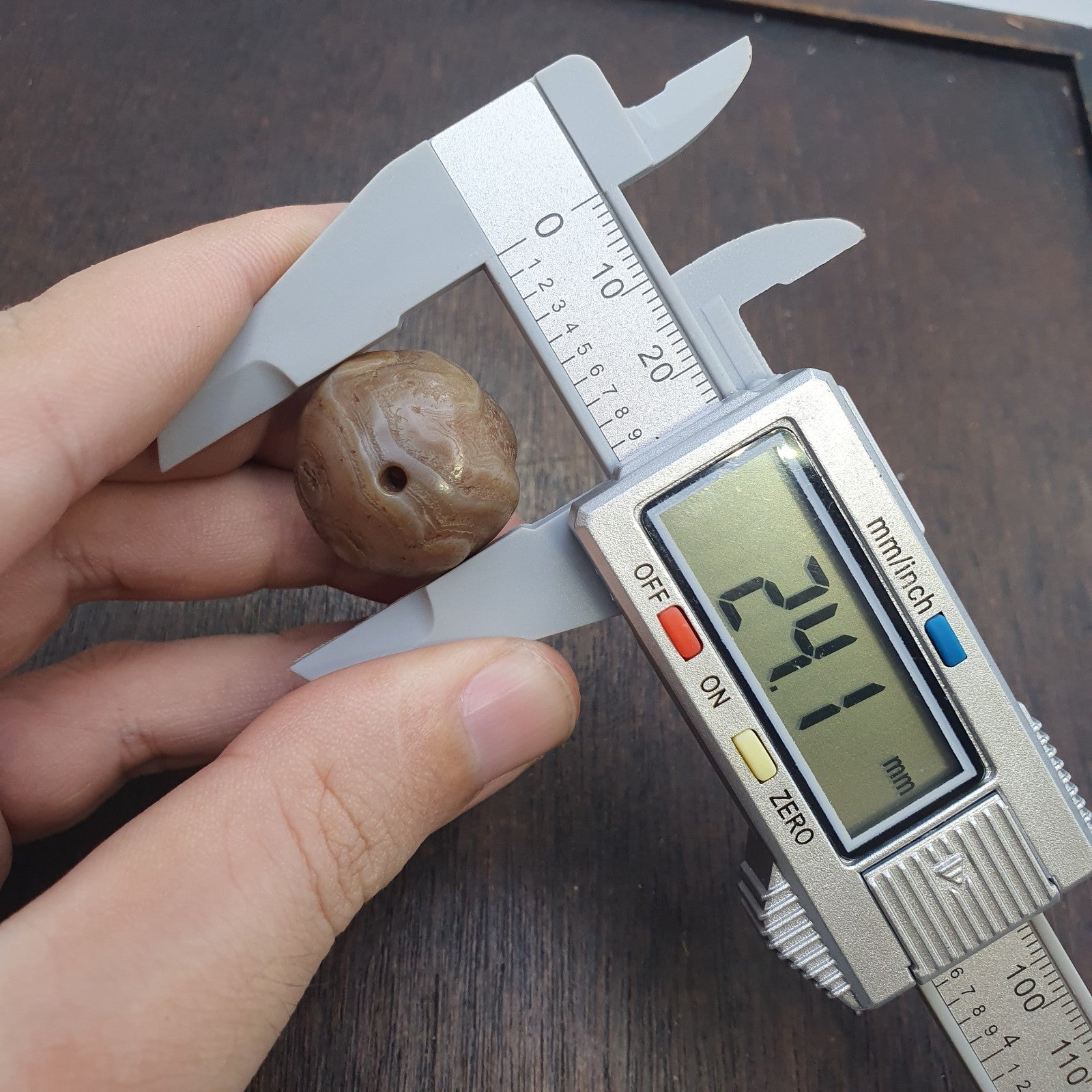 Antique ancient Yemeni Middle eastern Brown red agate stone bead amulet  KHLK 1