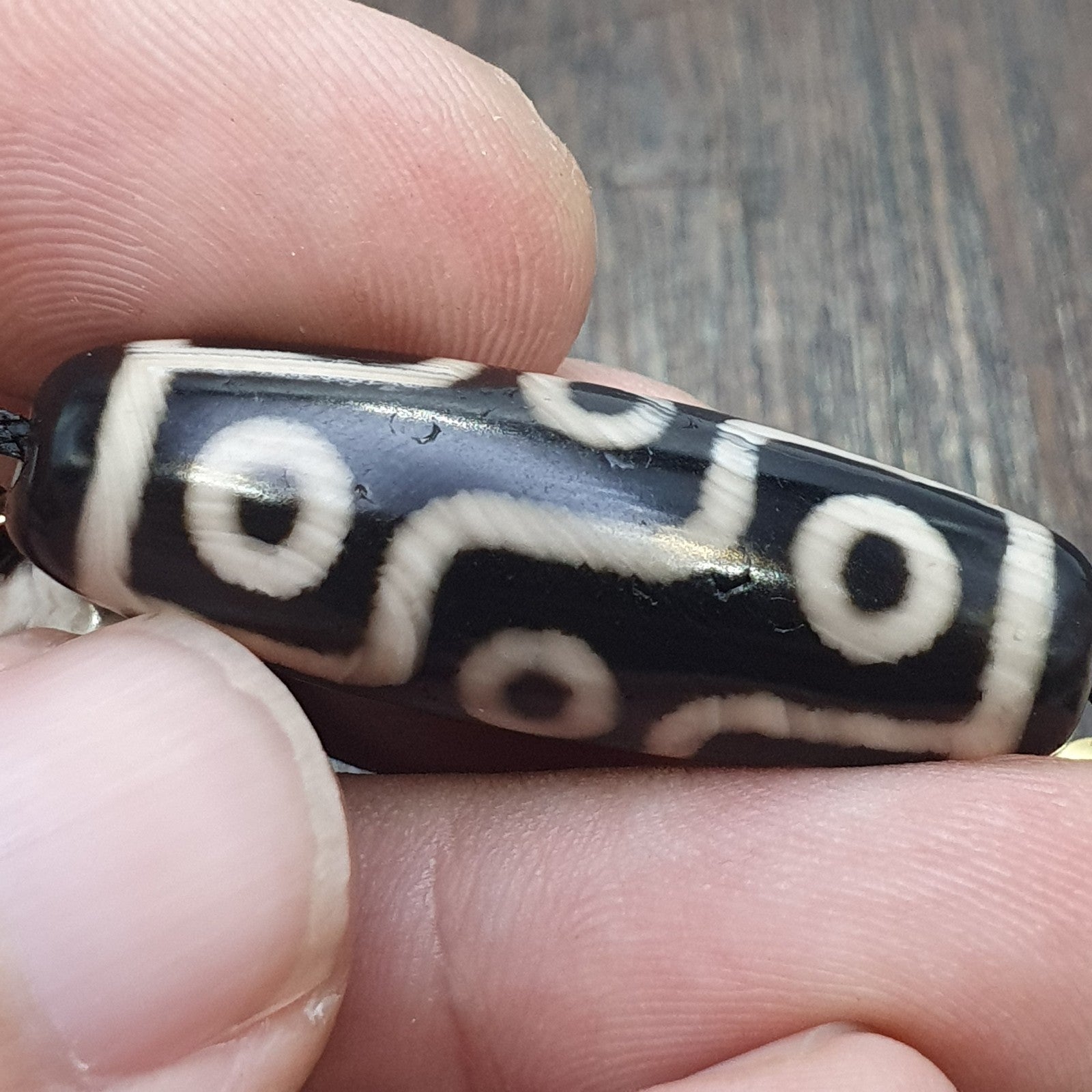 Tibetan tradition 3 agate dzi beads with 9 eyes and waves motifs spiritual mala