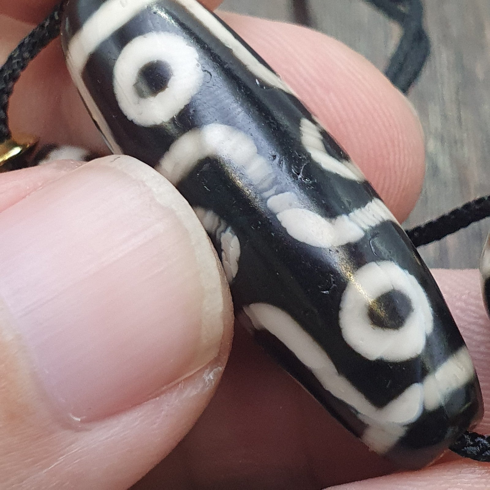 Tibetan tradition 3 agate dzi beads with 9 eyes and waves motifs spiritual mala