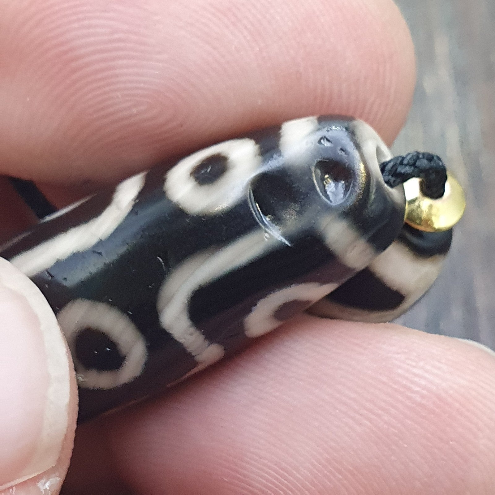 Tibetan tradition 3 agate dzi beads with 9 eyes and waves motifs spiritual mala