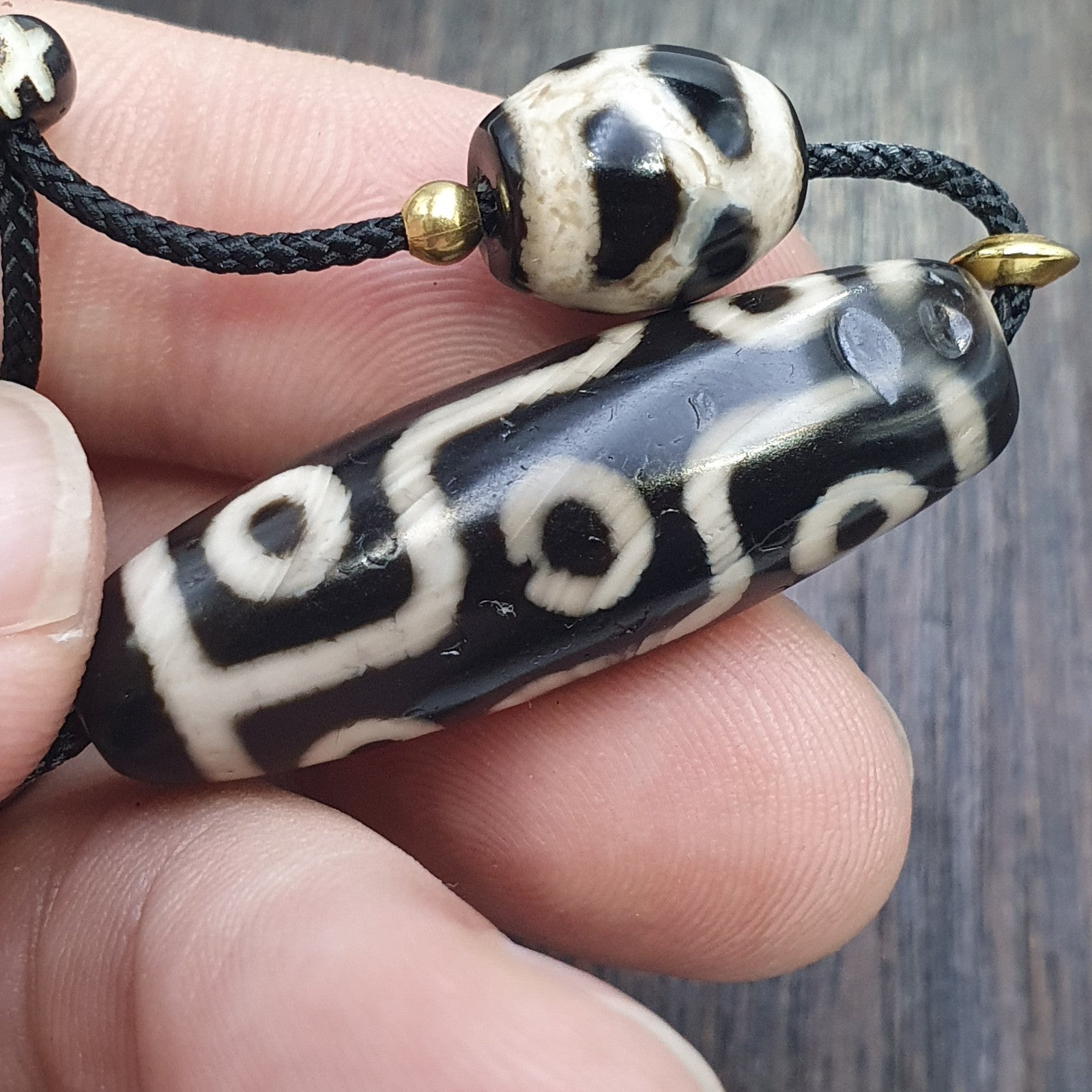 Tibetan tradition 3 agate dzi beads with 9 eyes and waves motifs spiritual mala