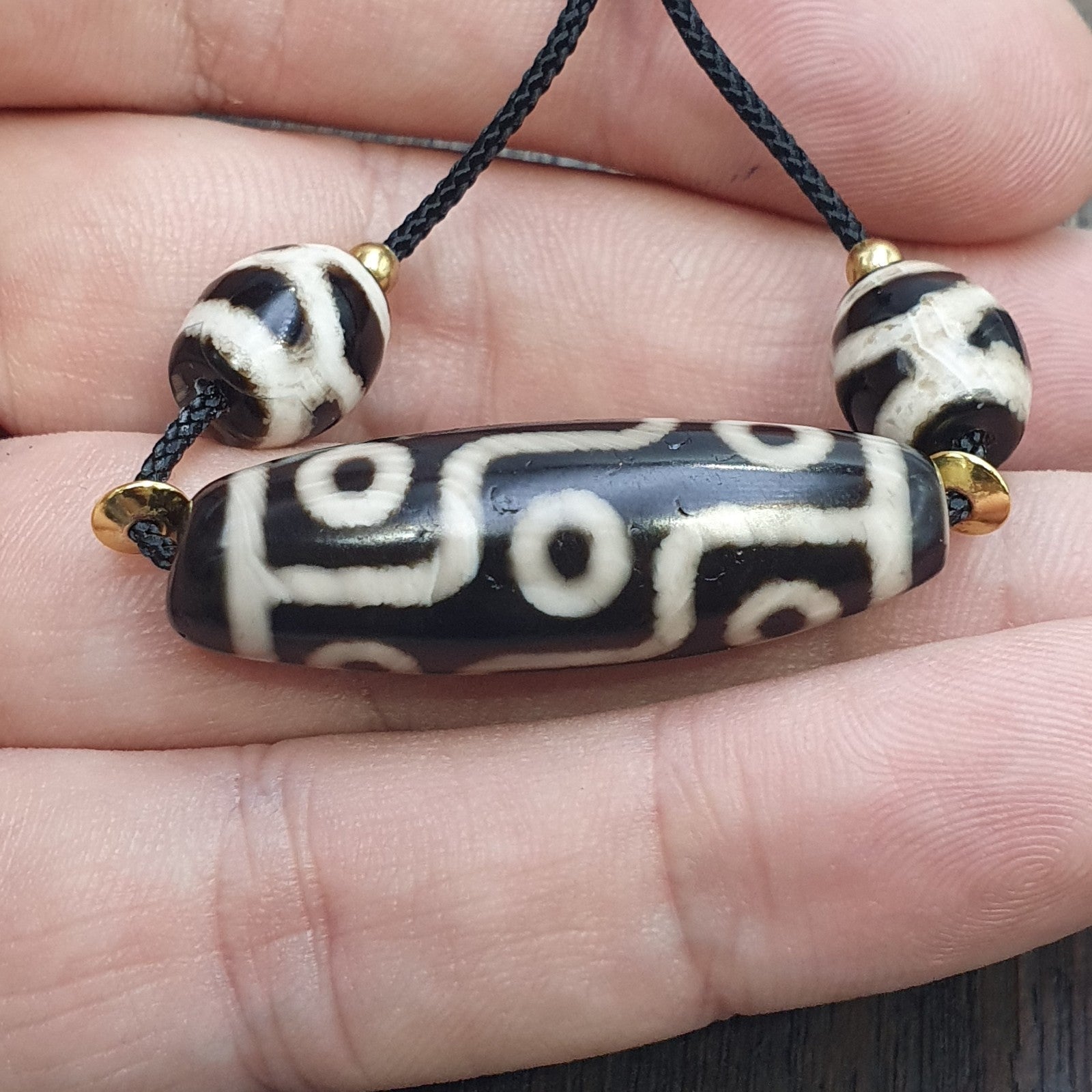 Tibetan tradition 3 agate dzi beads with 9 eyes and waves motifs spiritual mala