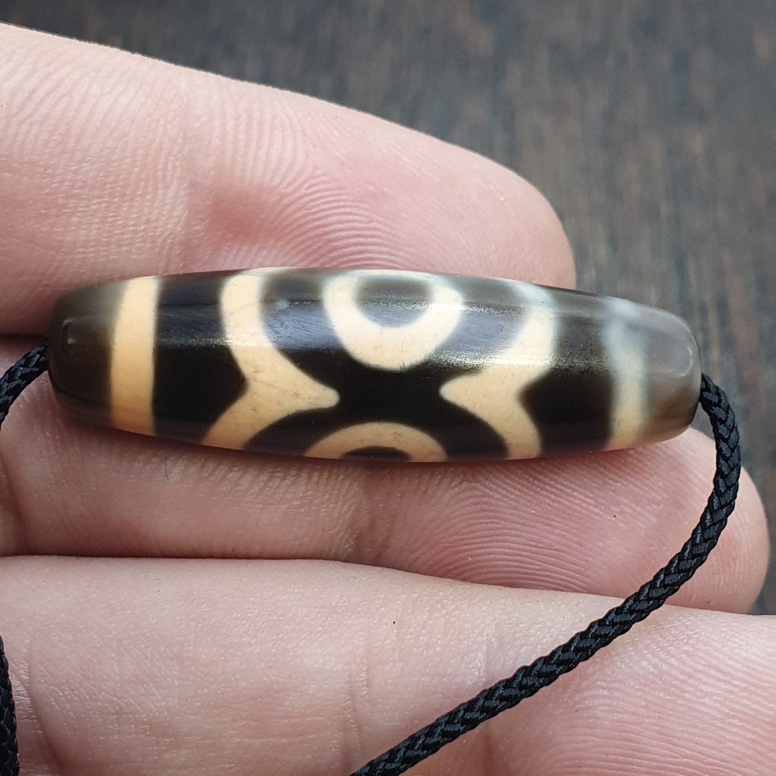 Tibetan tradition agate dzi beads with 3 eyes and waves motifs spiritual mala