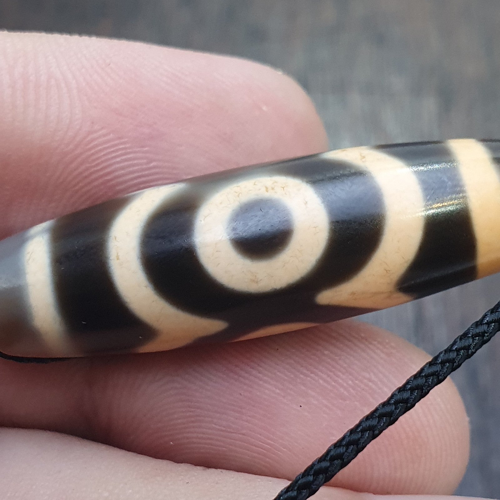 Tibetan tradition agate dzi beads with 3 eyes and waves motifs spiritual mala