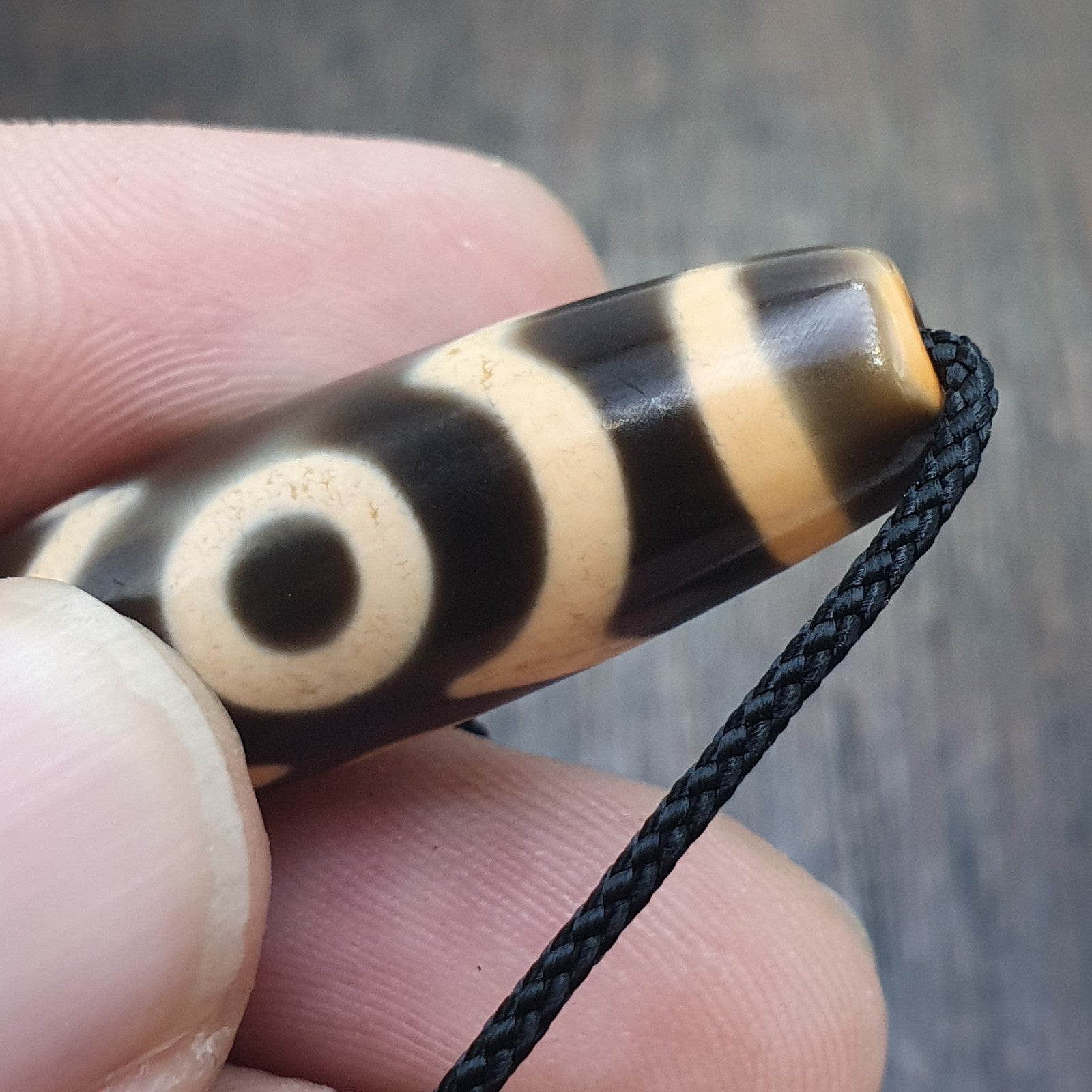 Tibetan tradition agate dzi beads with 3 eyes and waves motifs spiritual mala