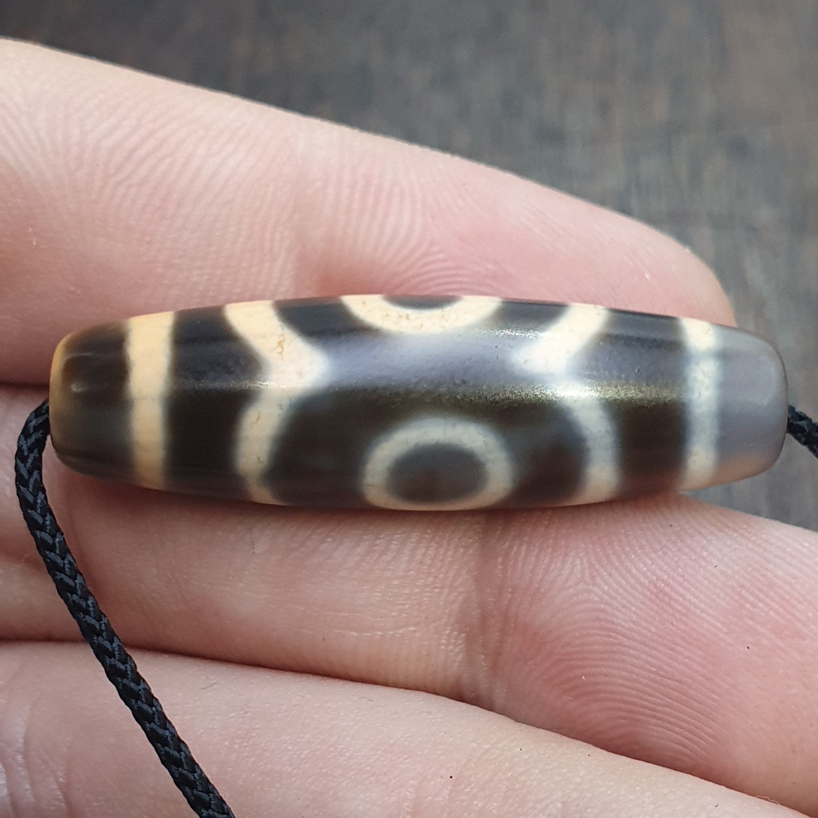 Tibetan tradition agate dzi beads with 3 eyes and waves motifs spiritual mala