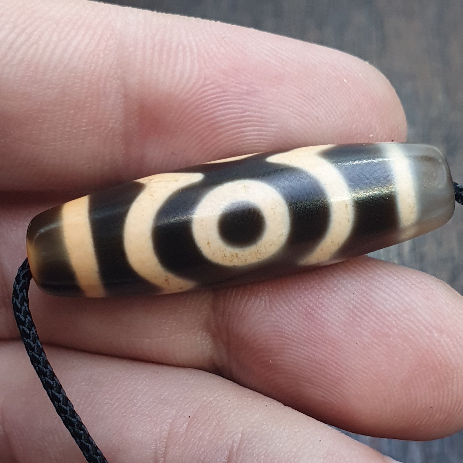 Tibetan tradition agate dzi beads with 3 eyes and waves motifs spiritual mala