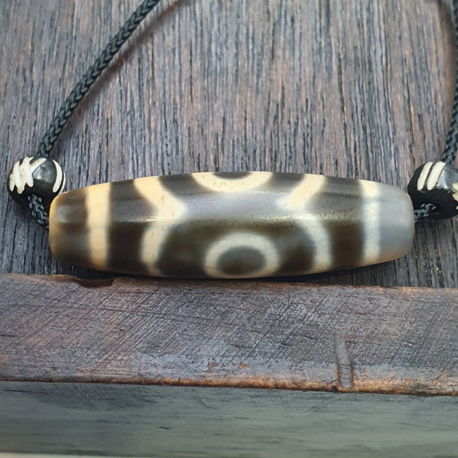 Tibetan tradition agate dzi beads with 3 eyes and waves motifs spiritual mala