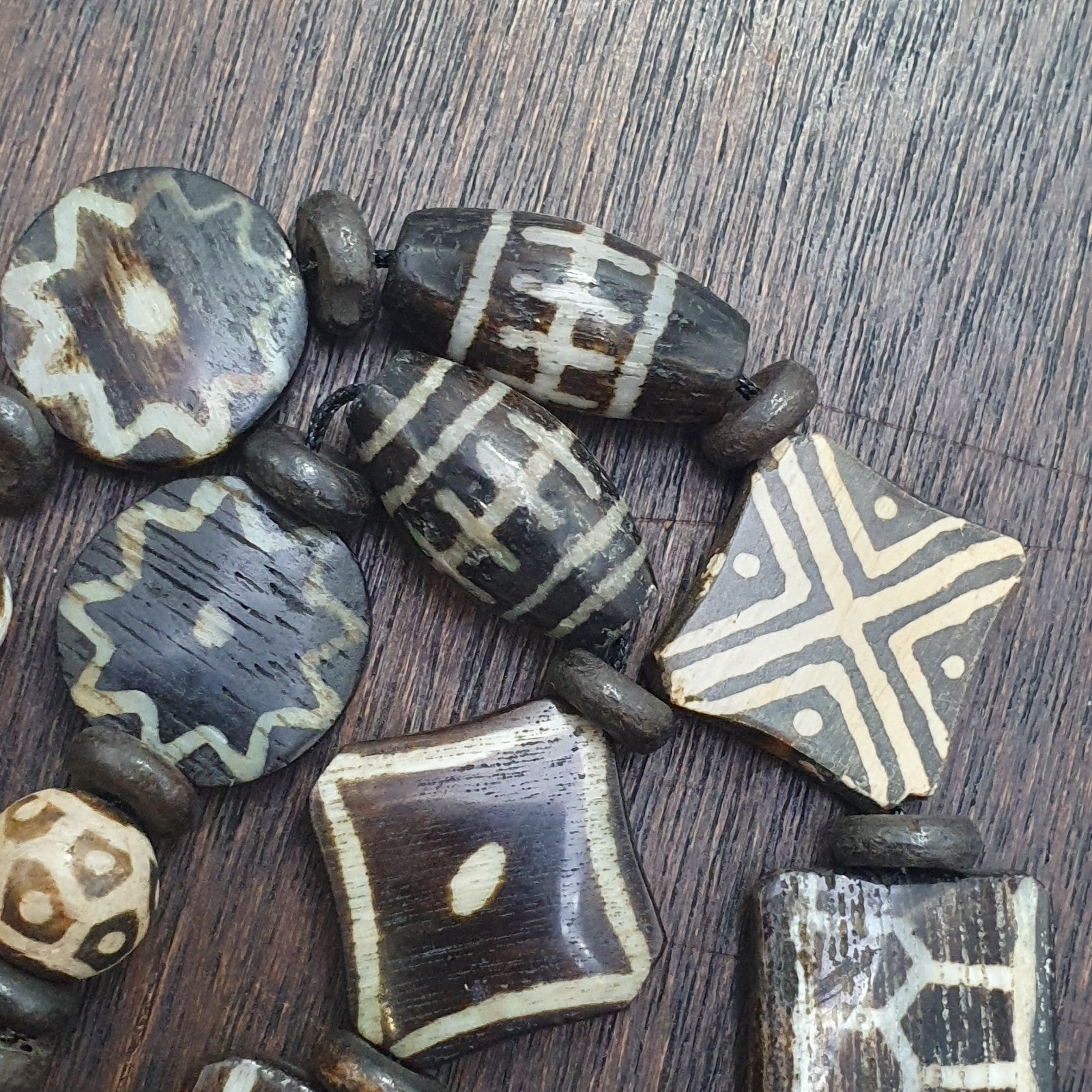 Lot Dzi pattern asian burmese old pumtek petrified wood stone beads Strand