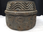 古代雙峰綠泥石黑石花瓶雕刻神秘人物 12 英寸 x 11 英寸