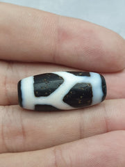 Vintage black and white Indo-Tibetan agate dzi amulet bead – photo 3 of 5