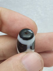 Vintage himalayan indo tibetan black and white rare patterns dzi amulet bead