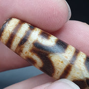 Old himalayan tibetan vein eyes natural agate amulet dzi  beads