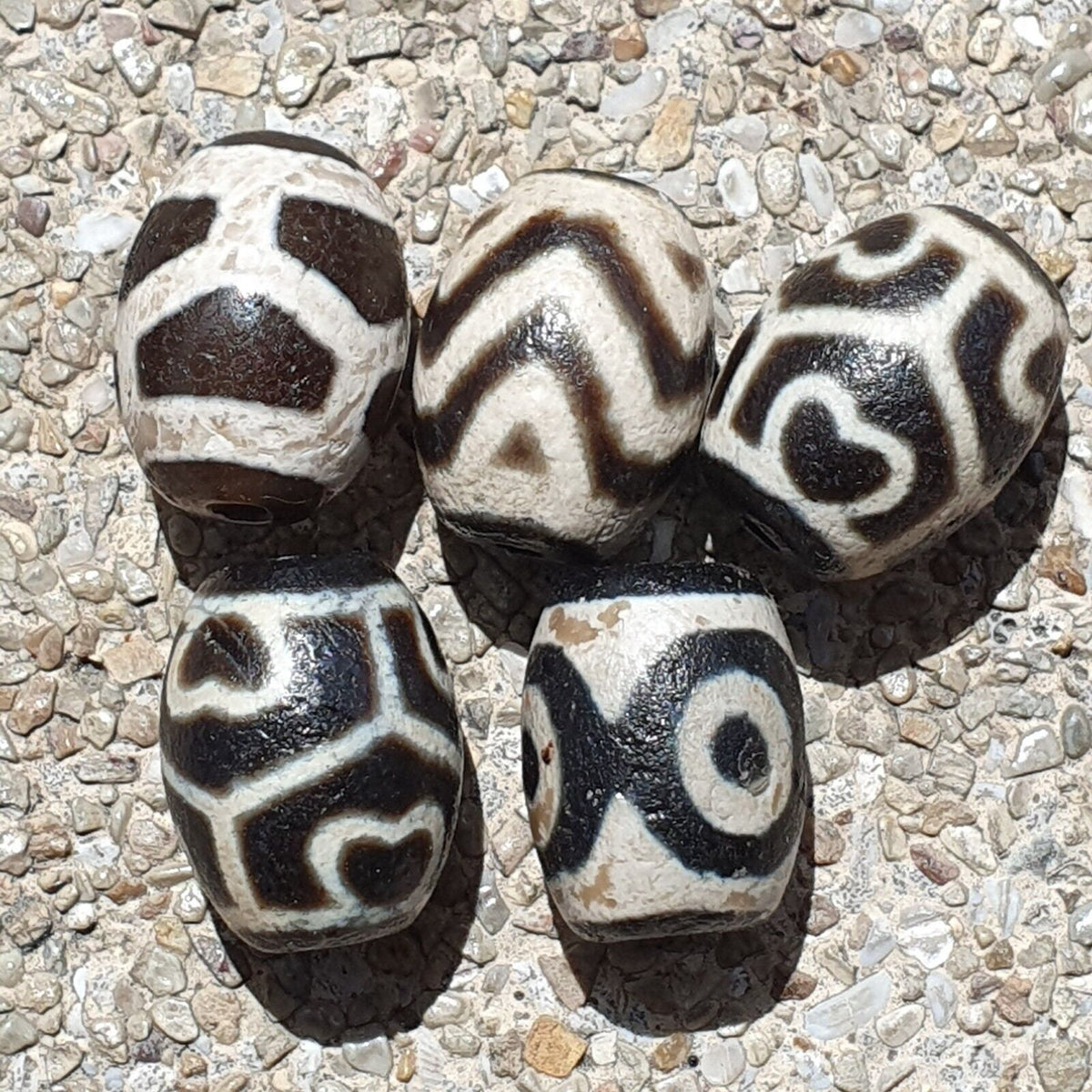 Lot Bd 28 Himalayan Indo Tibetan Heart Eyes Pattern Agate 5 Beads